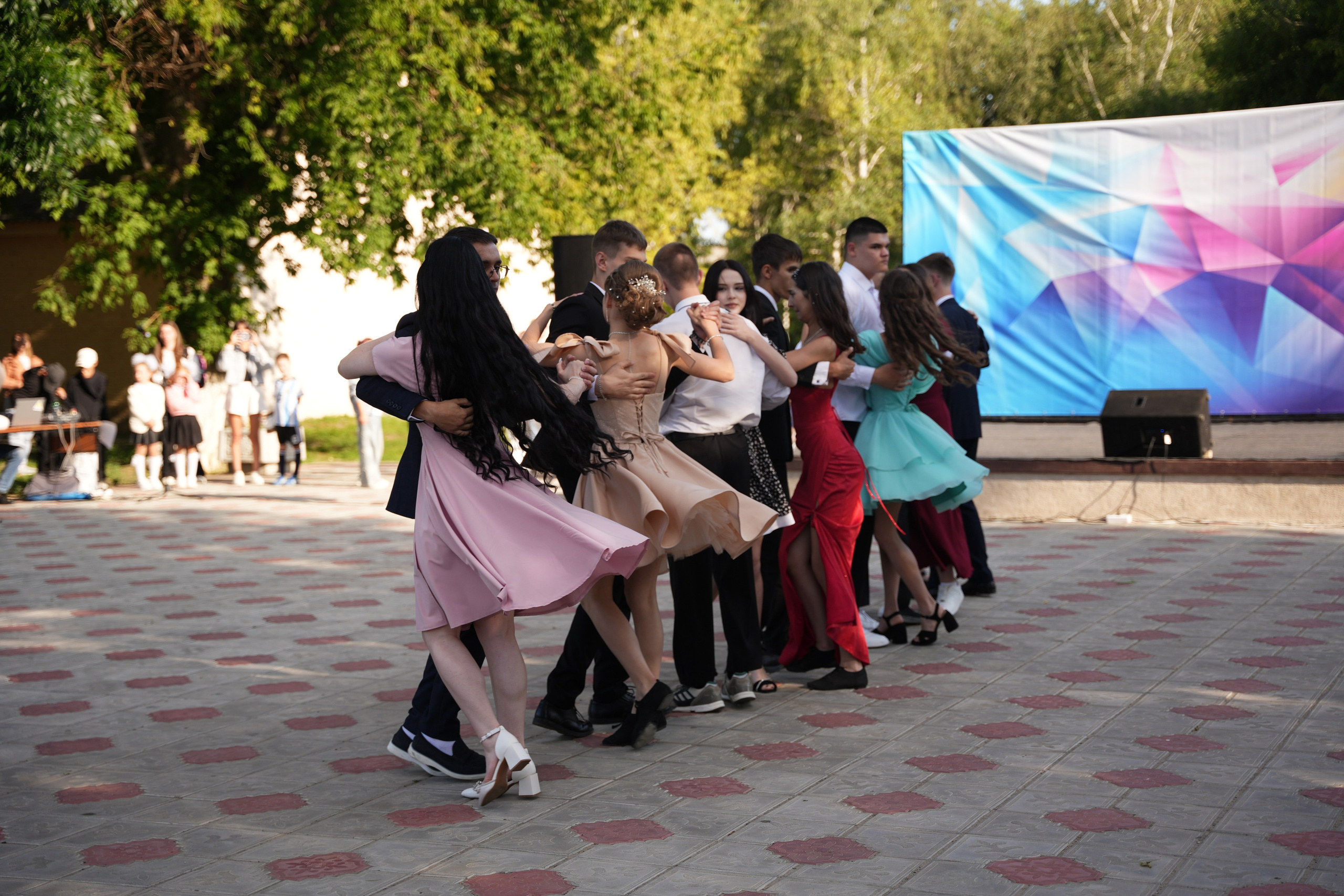 Выпускной в парке. Ольга Плаксина фотограф в Саратове