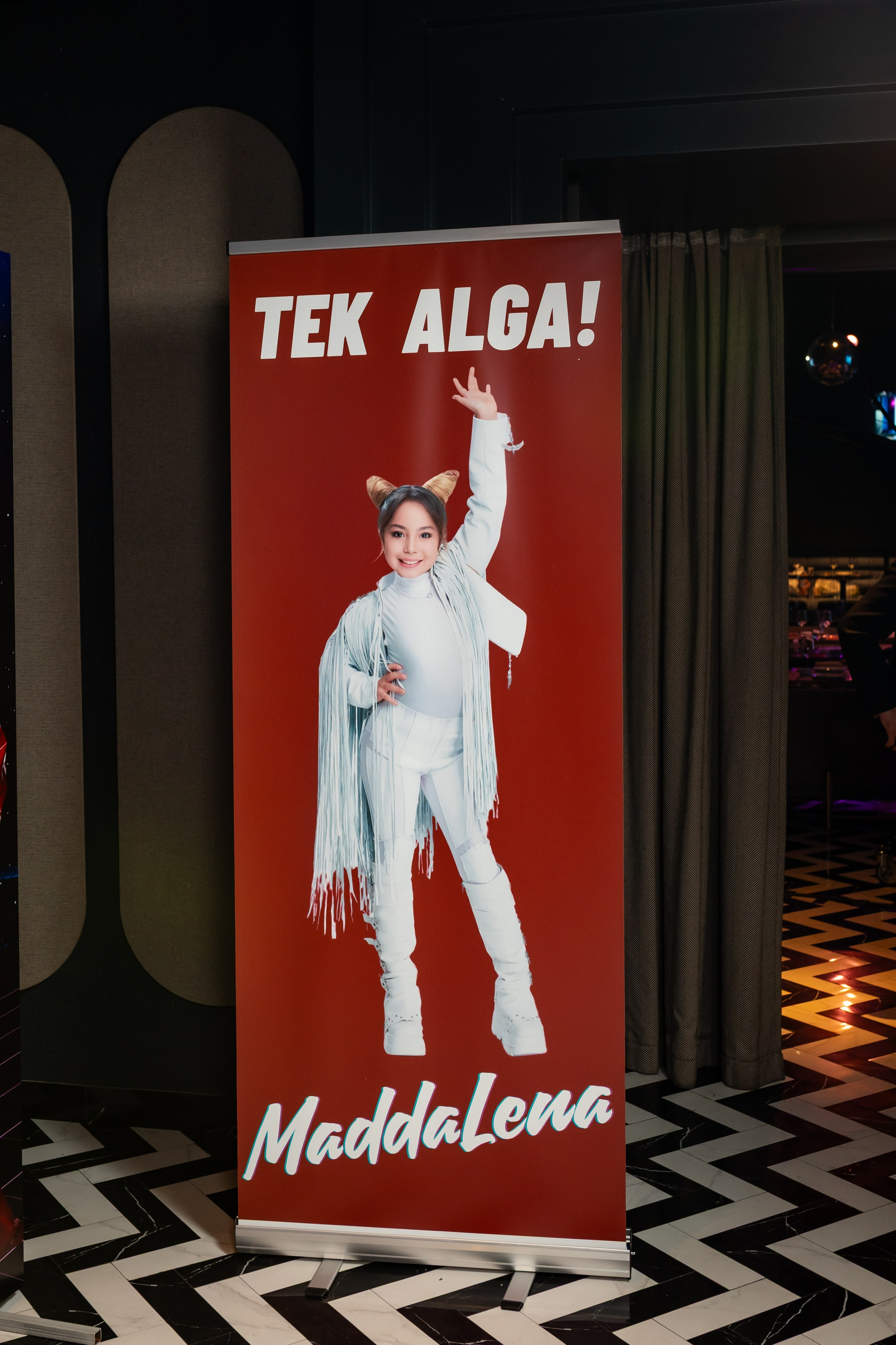 Репортажная фотосъёмка мероприятий в Алматы — презентация клипа | Jora Abramov фотограф. Коммерческий и репортажный фотограф в Алматы — Jora Abramov