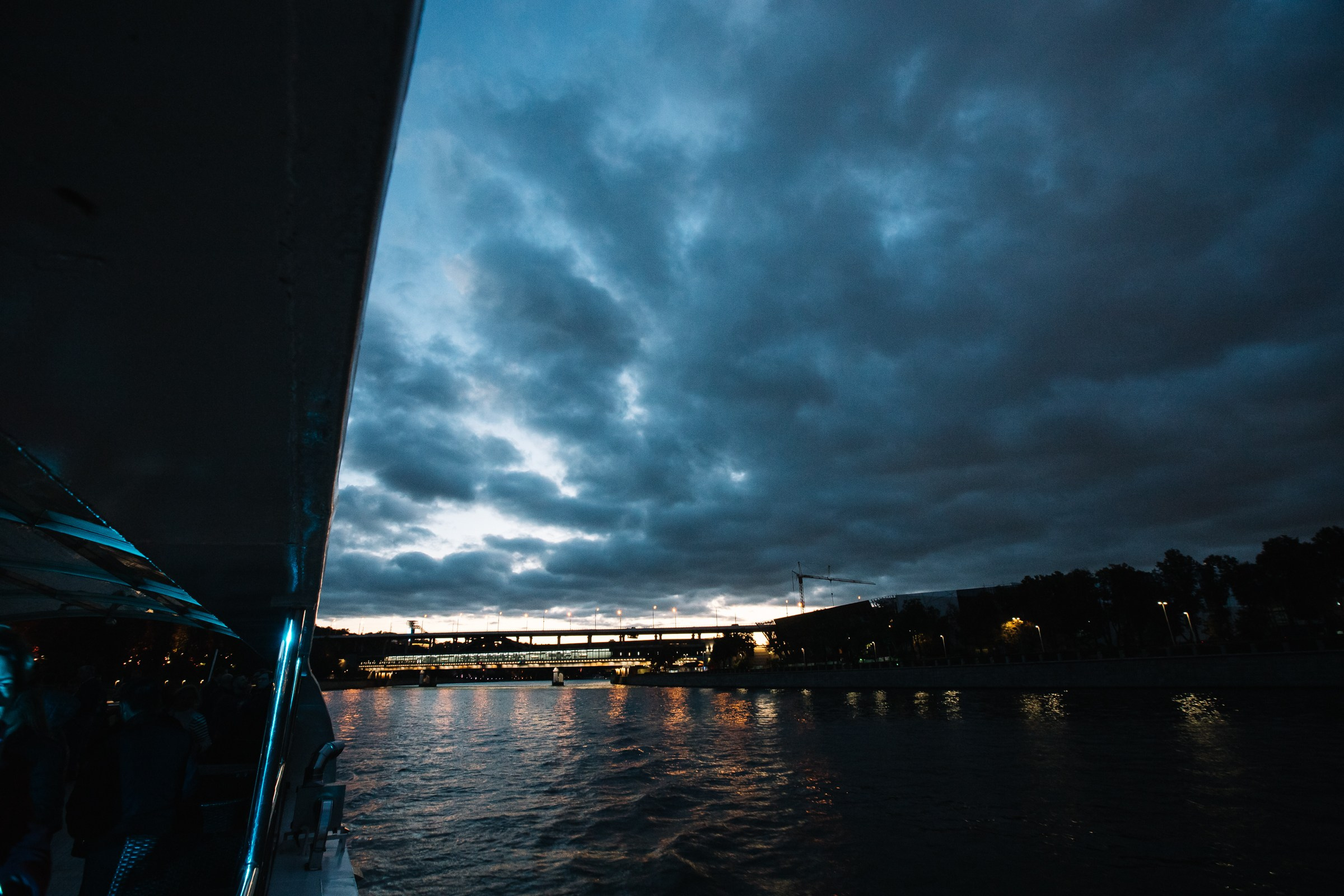 Корпоратив на теплоходе. Женский и репортажный фотограф Москва Натали Смирнова