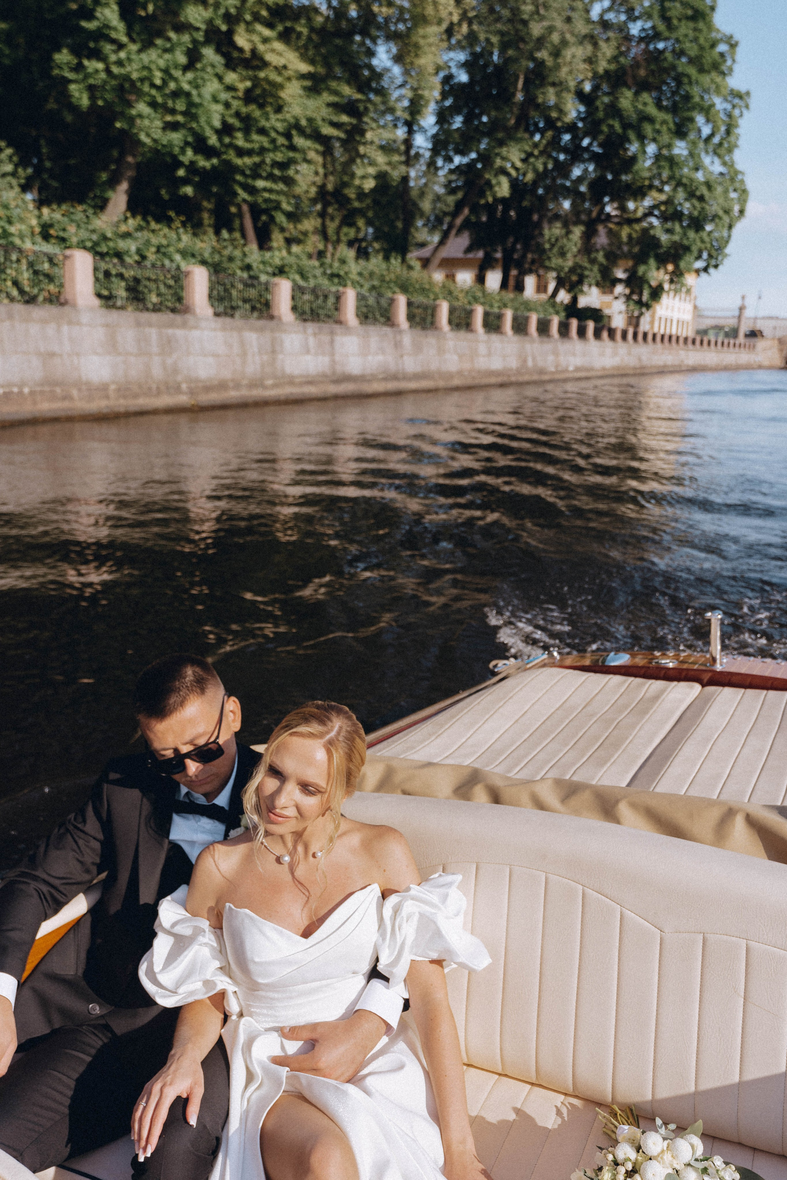 СВАДЕНБНАЯ СЬЕМКА НА КАТЕРЕ ПО КАНАЛАМ САНКТ-ПЕТЕРБУРГА И В АКВАТОРИИ НЕВЫ. Профессиональный фотограф, Санкт-Петербург — Виктория Богомолова