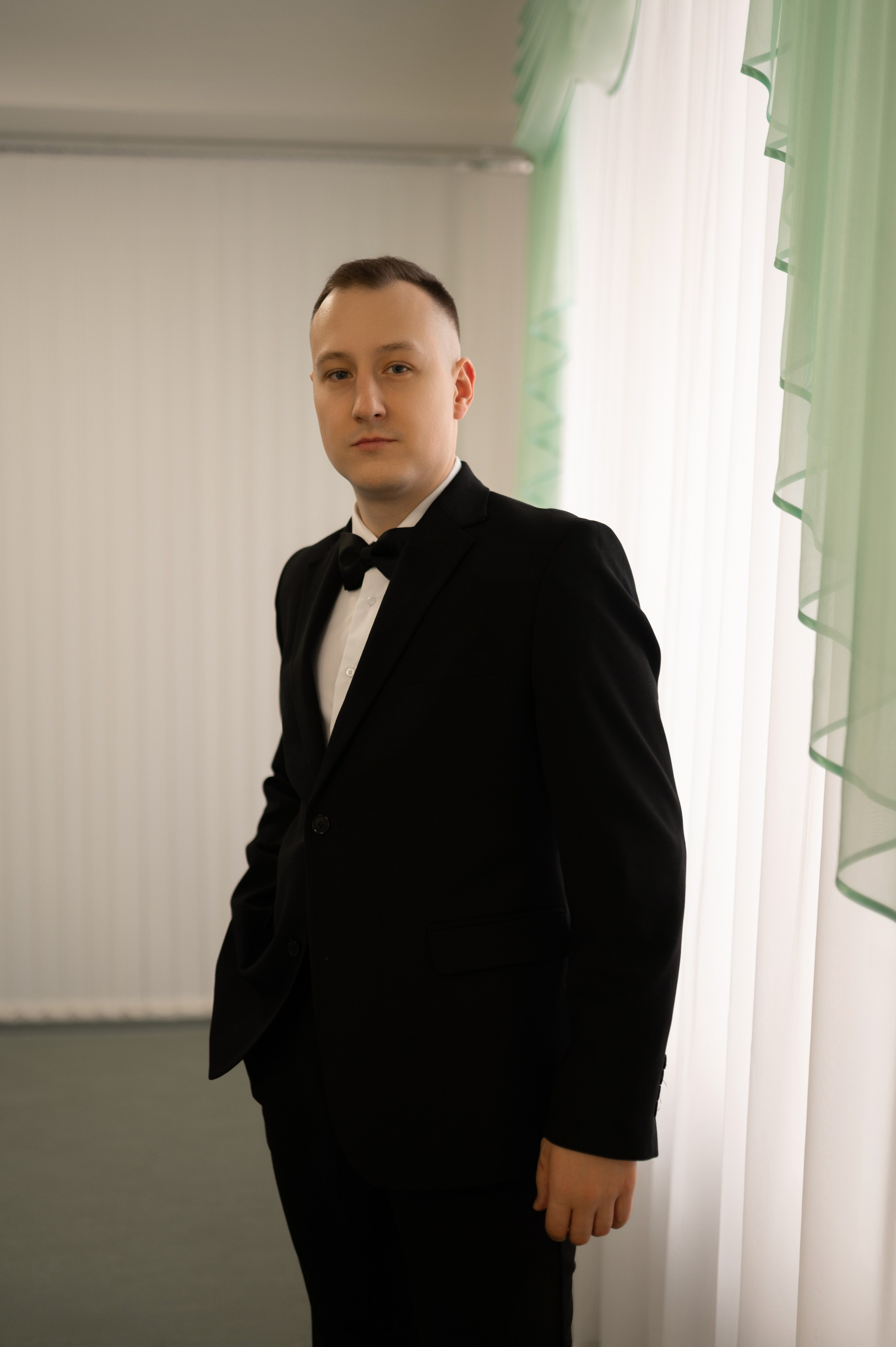 «И вот теперь остаются эти три: вера, надежда, любовь. Но величайшая из них — любовь». Твой личный проводник к красивым фотографиям в Старом Осколе