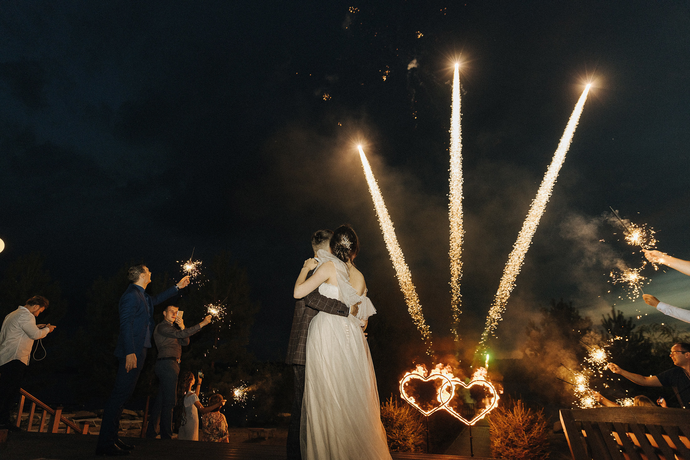 салют на свадьбе