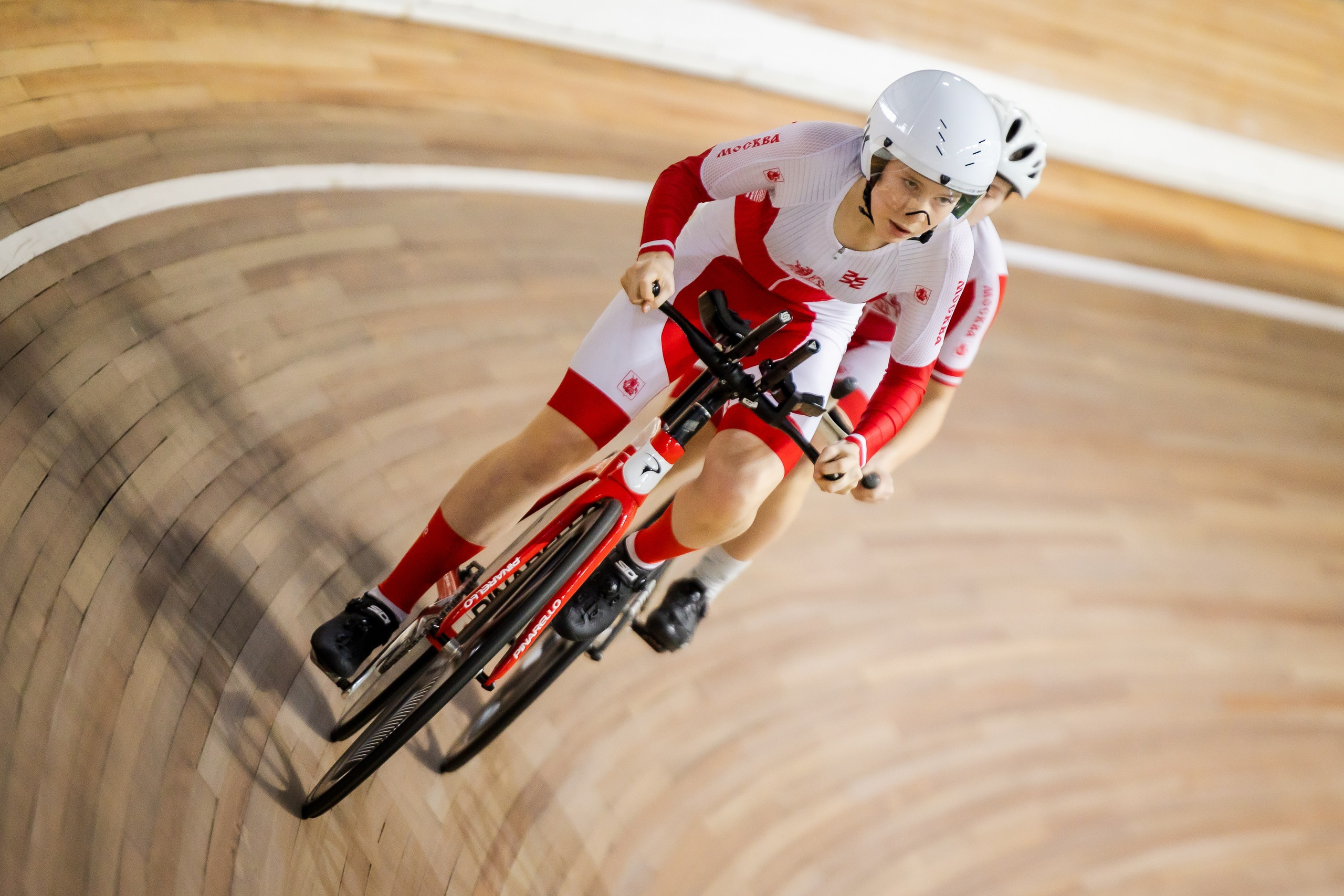 Соревнования чемпионата России, первенства России, Кубка ФВСМ по велосипедному спорту на треке в «Крылатском». Фотограф Владимир Охрименко