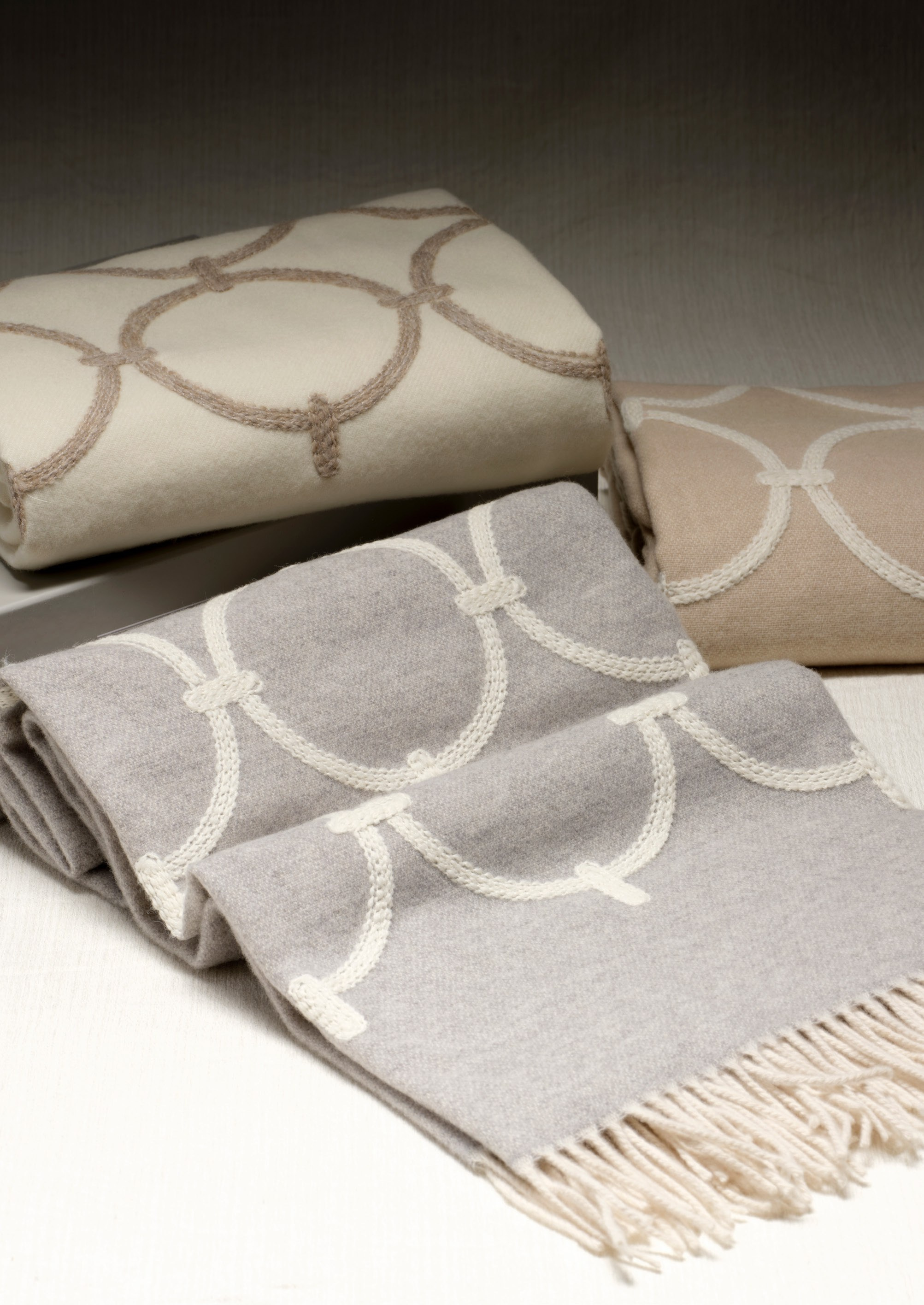 Home cashmere fot yachts, jets, villas — Made in Italy