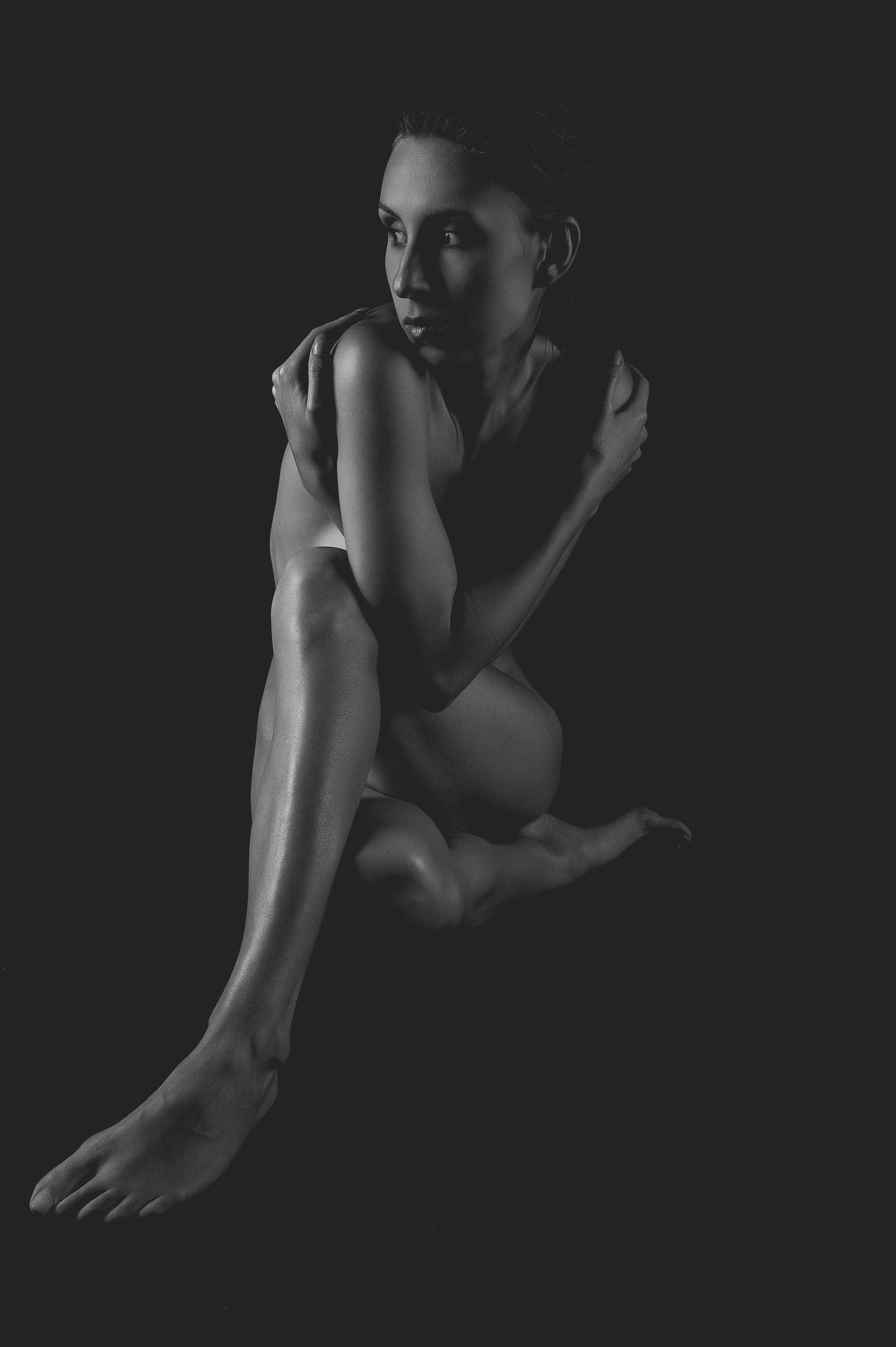 Линии тела в контровых лучах света. Портретный фотограф в Краснодаре Евгений Карпов