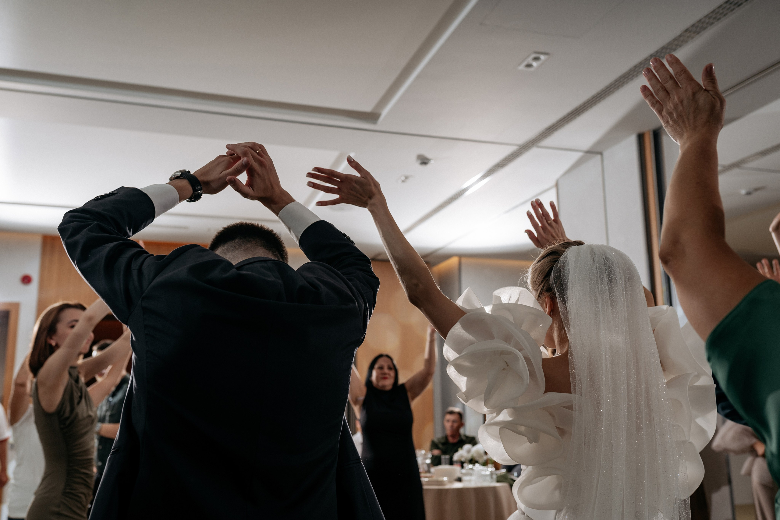 Не постановочные свадебные фотографии от фотографа в Новороссийске.