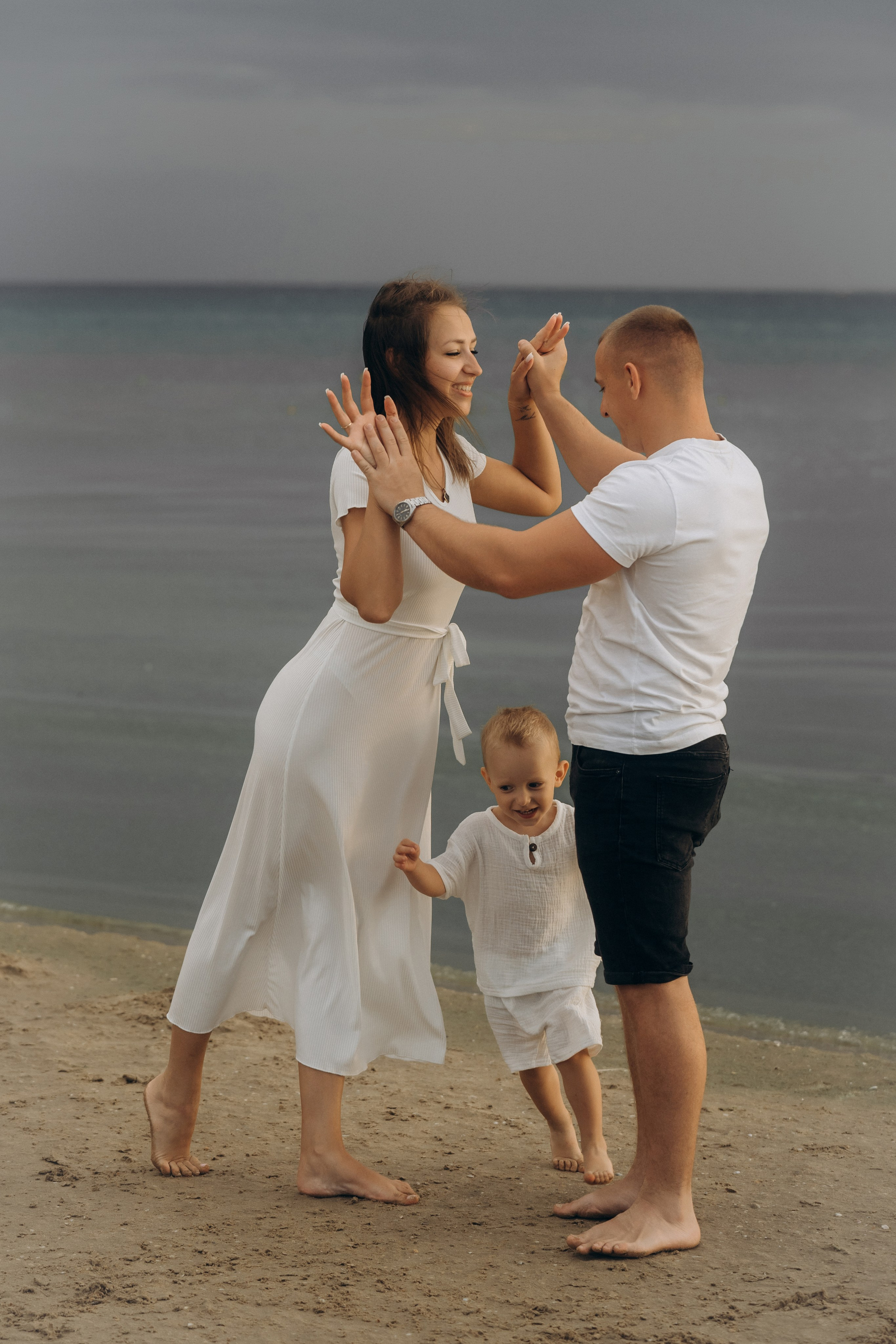 Абрау-Дюрсо: дети рисуют мелом на доске свои впечатления от виноградника, фотограф Абрау-Дюрсо