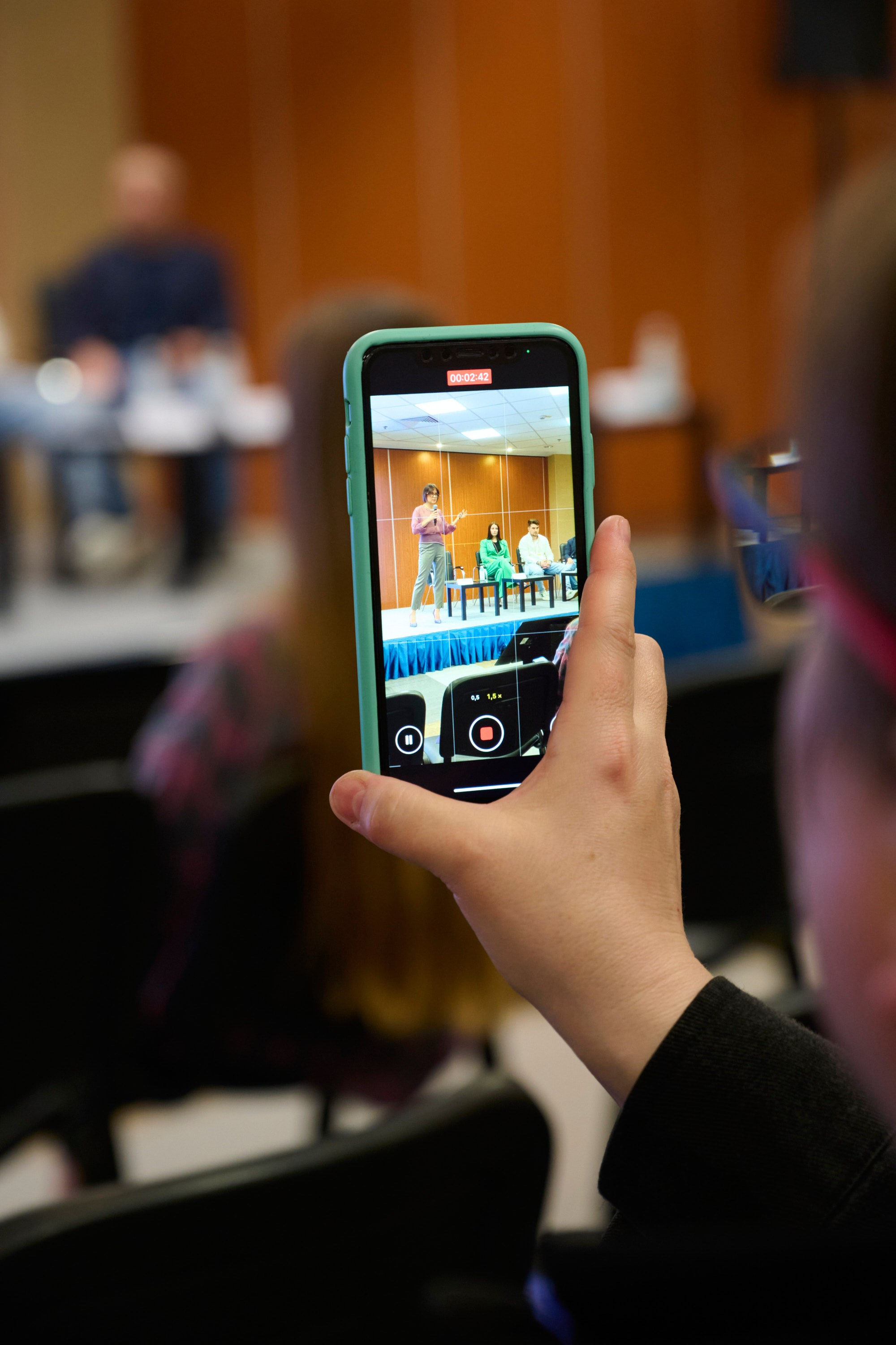 Upgrade Retail Весна 2025. Репортажный фотограф в Москве и Санкт-Петербурге — Профессиональная съёмка мероприятий | Данила Золкин