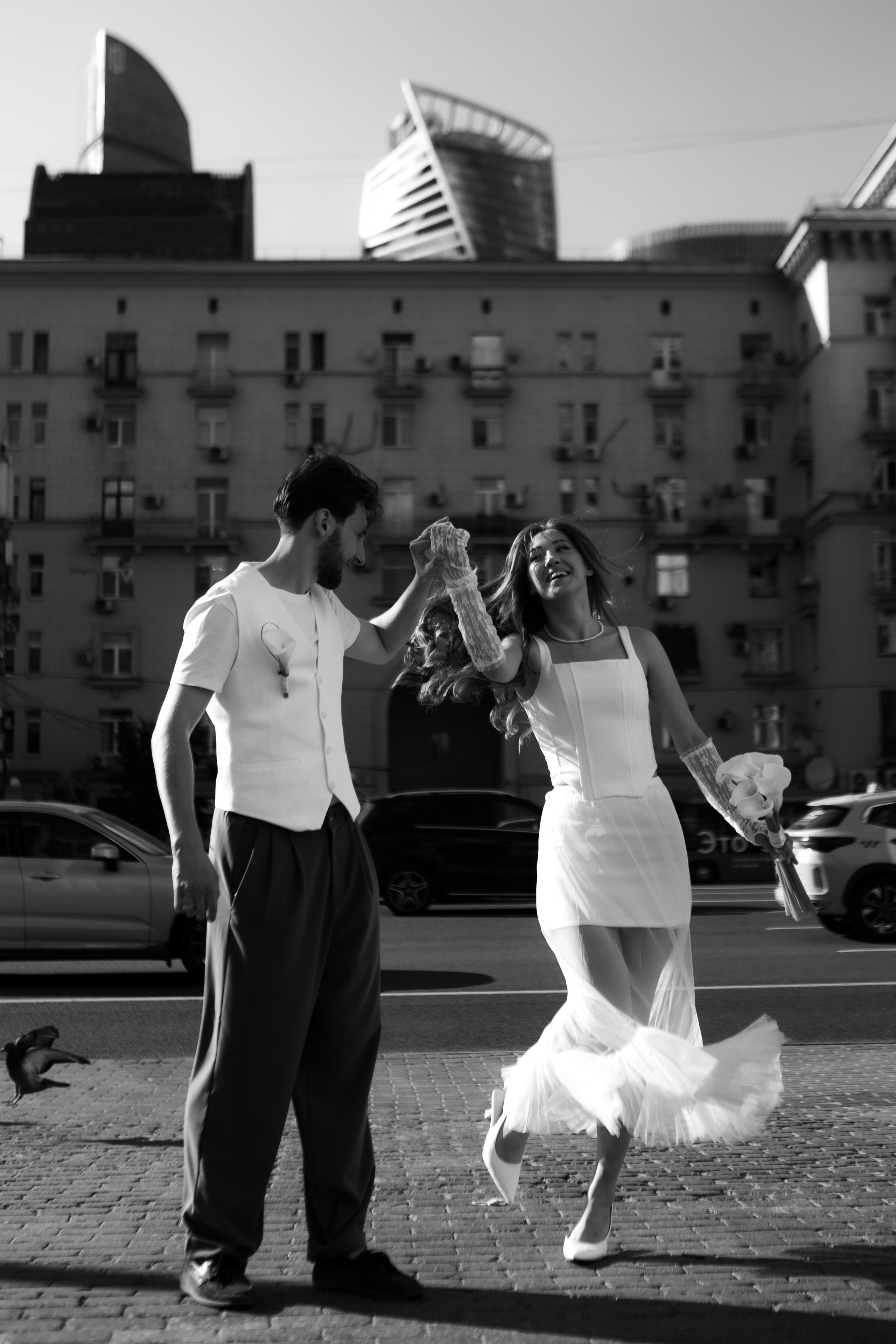 свадебная фотосессия, фотопрогулка, фотосессия для пары, фотограф на свадьбу, фотограф в ЗАГС, свадебный фотограф Москва, фотосессия в городе, фотосессия для влюбленных, фотосессия жениха и невесты, идеи для свадебной фотосессии, фотосессия на Кутузовском проспекте