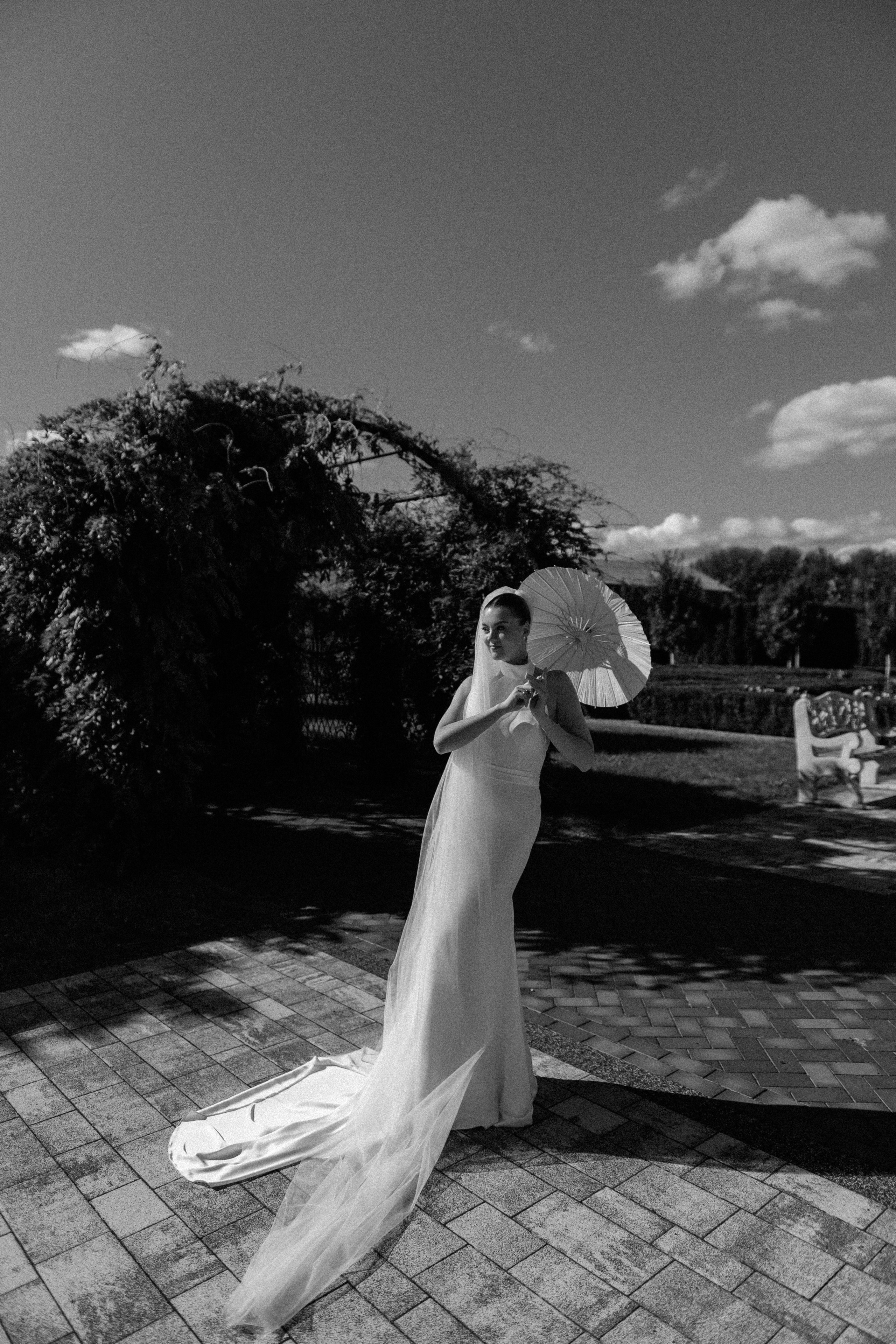 Wedding day in VERSAL PARK. Wedding PHOTOGRAPHER Andrew Vnukov