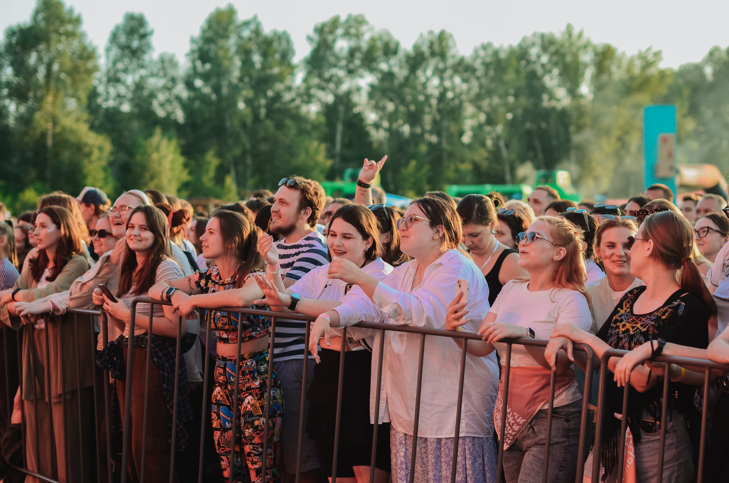 Фестиваль «Грань» 2025. Спортивная площадка. Денисова Аля — фотограф для парных съемок и индивидуальных историй в Барнауле