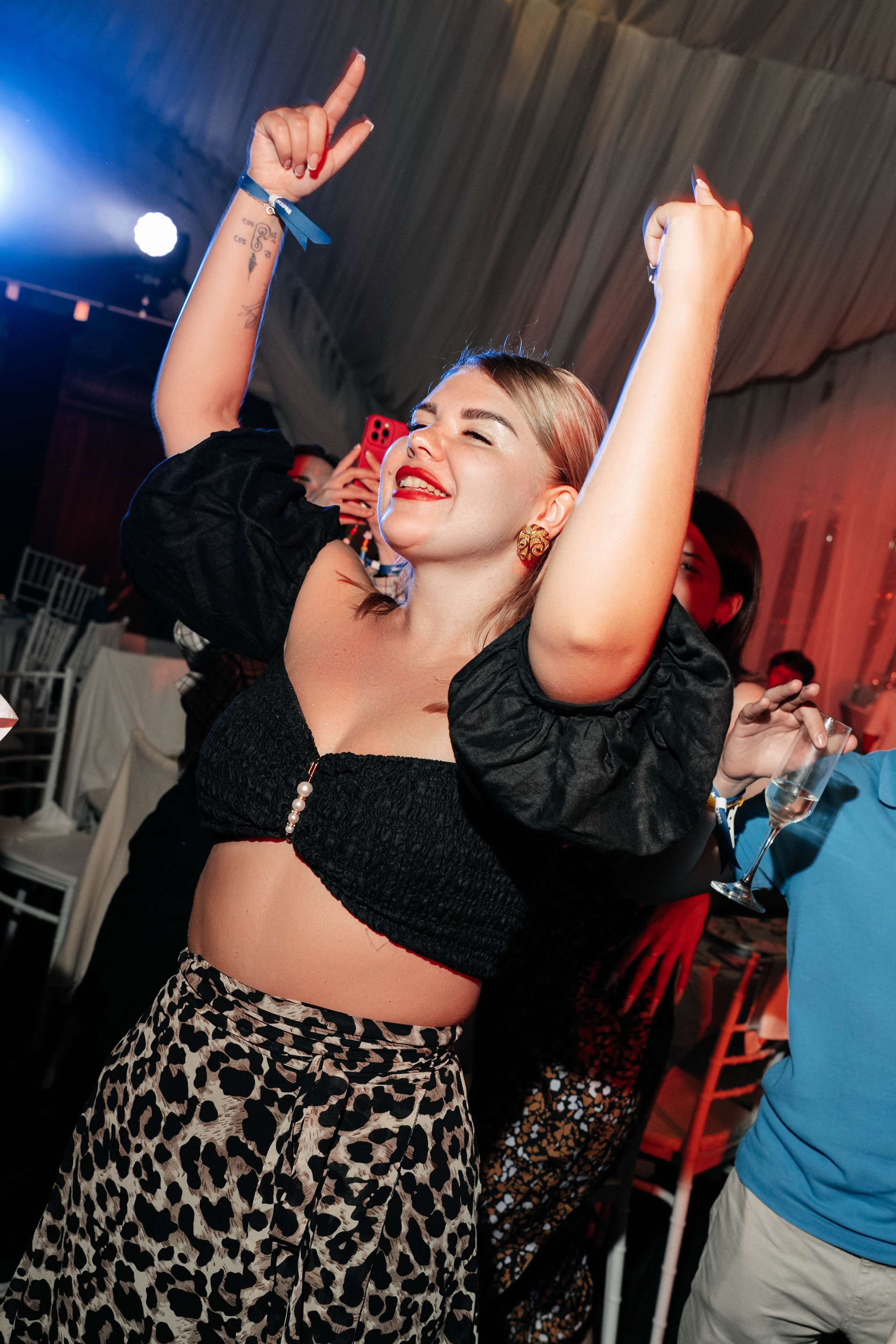 Бери заряд. Свадебный фотограф Москва Александра Аверкова