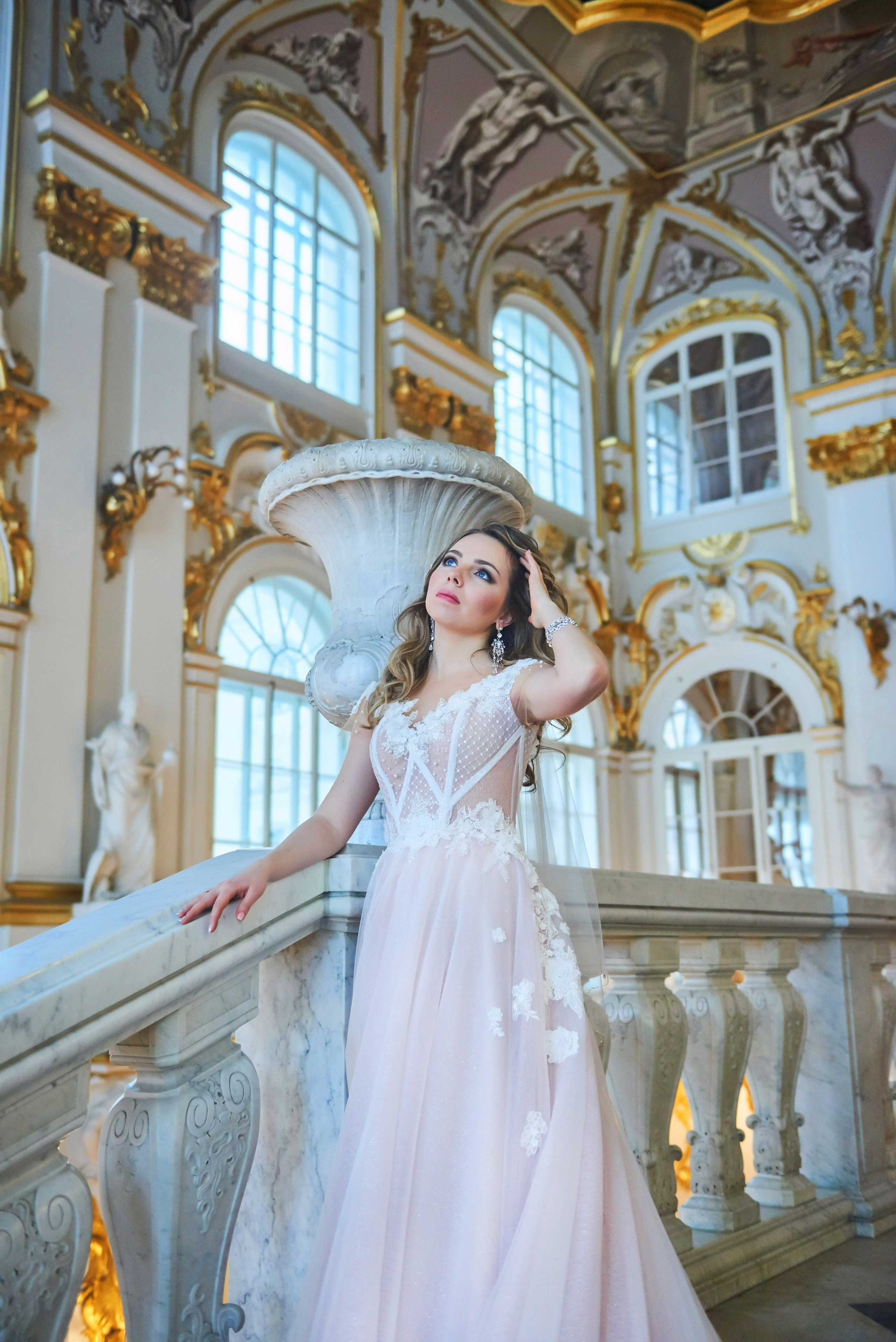 Елена и Иван (зимняя свадебная прогулка у Михайловского замка и фотосессия в Эрмитаже). Портретный, семейный и свадебный фотограф в Санкт-Петербурге и в Пушкине Ширяев Денис