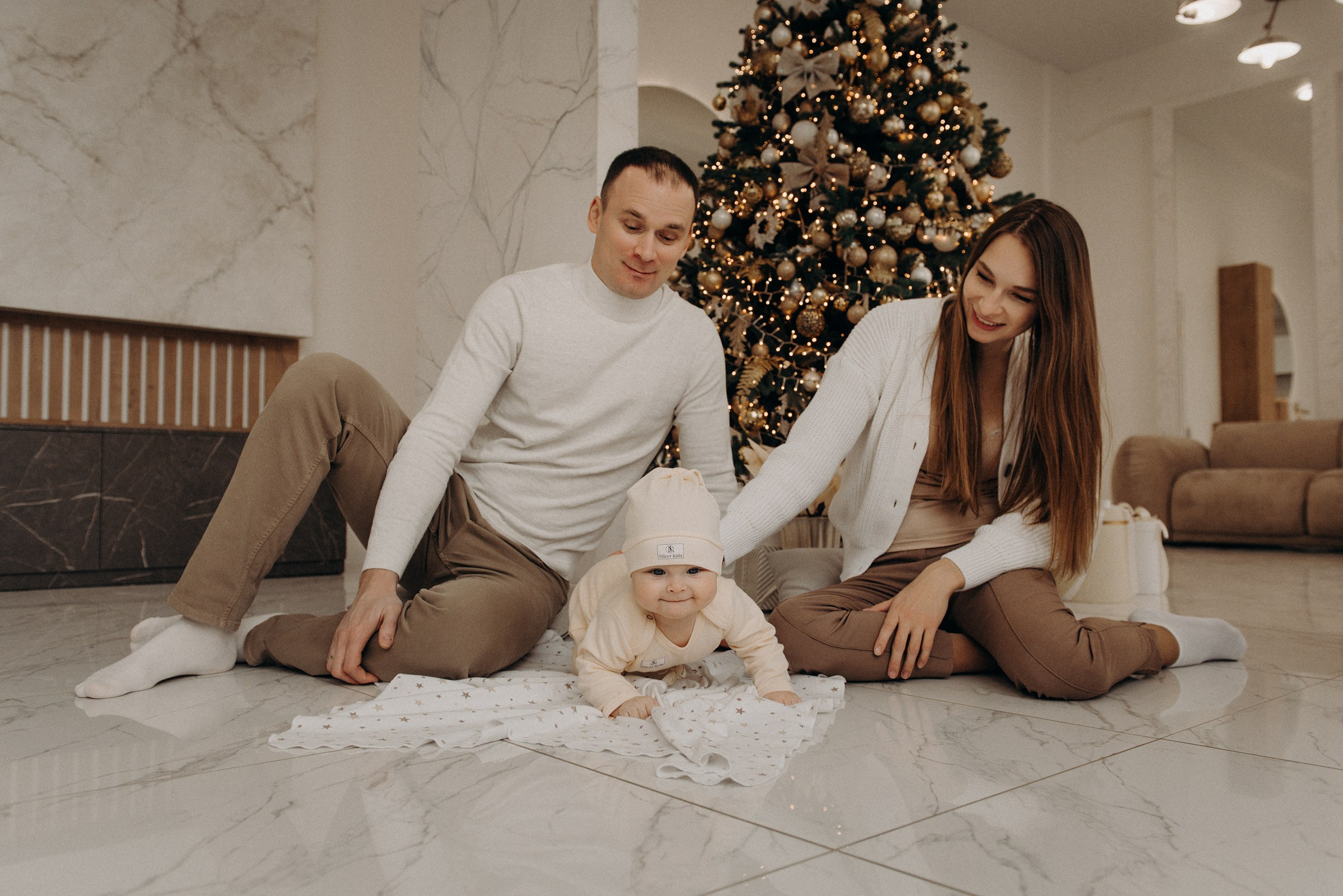 семейная новогодняя фотосессия в фотостудии