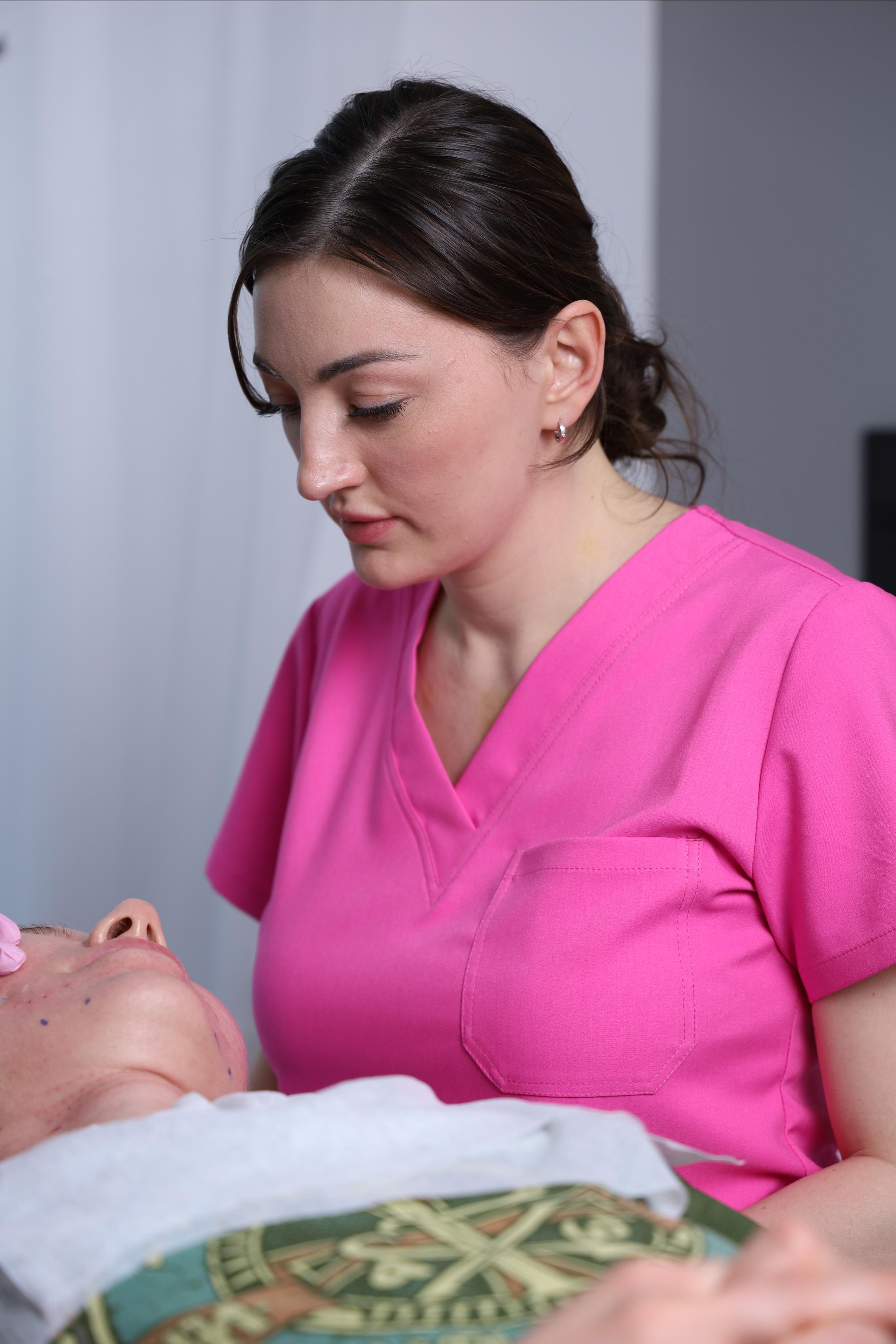 Косметолог Изабелла съемка для блога на рабочем месте. Photographer Victoria Romanova