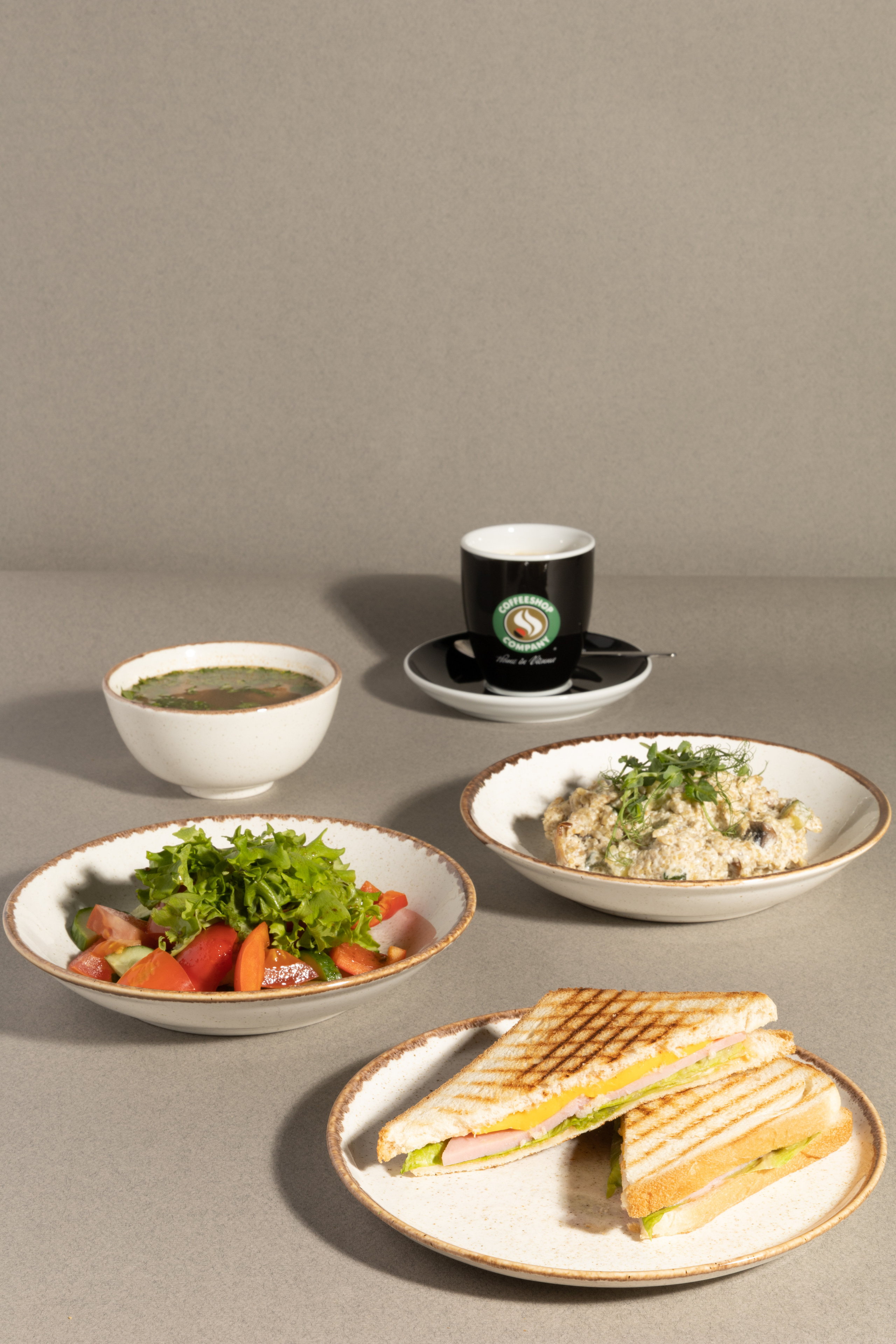 Coffeeshop company съемка в кофейне. Photographer Victoria Romanova