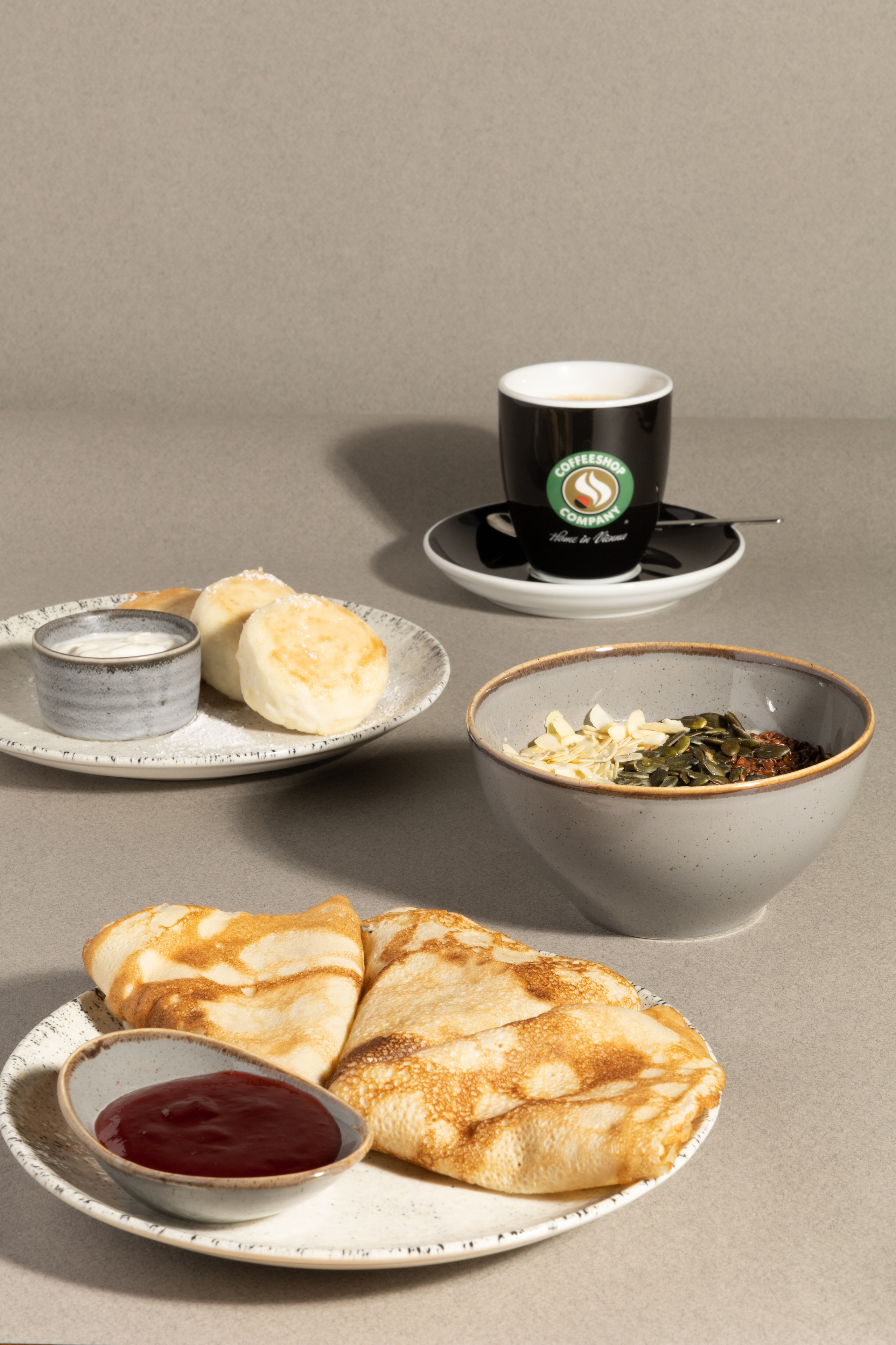 Coffeeshop company съемка в кофейне. Photographer Victoria Romanova