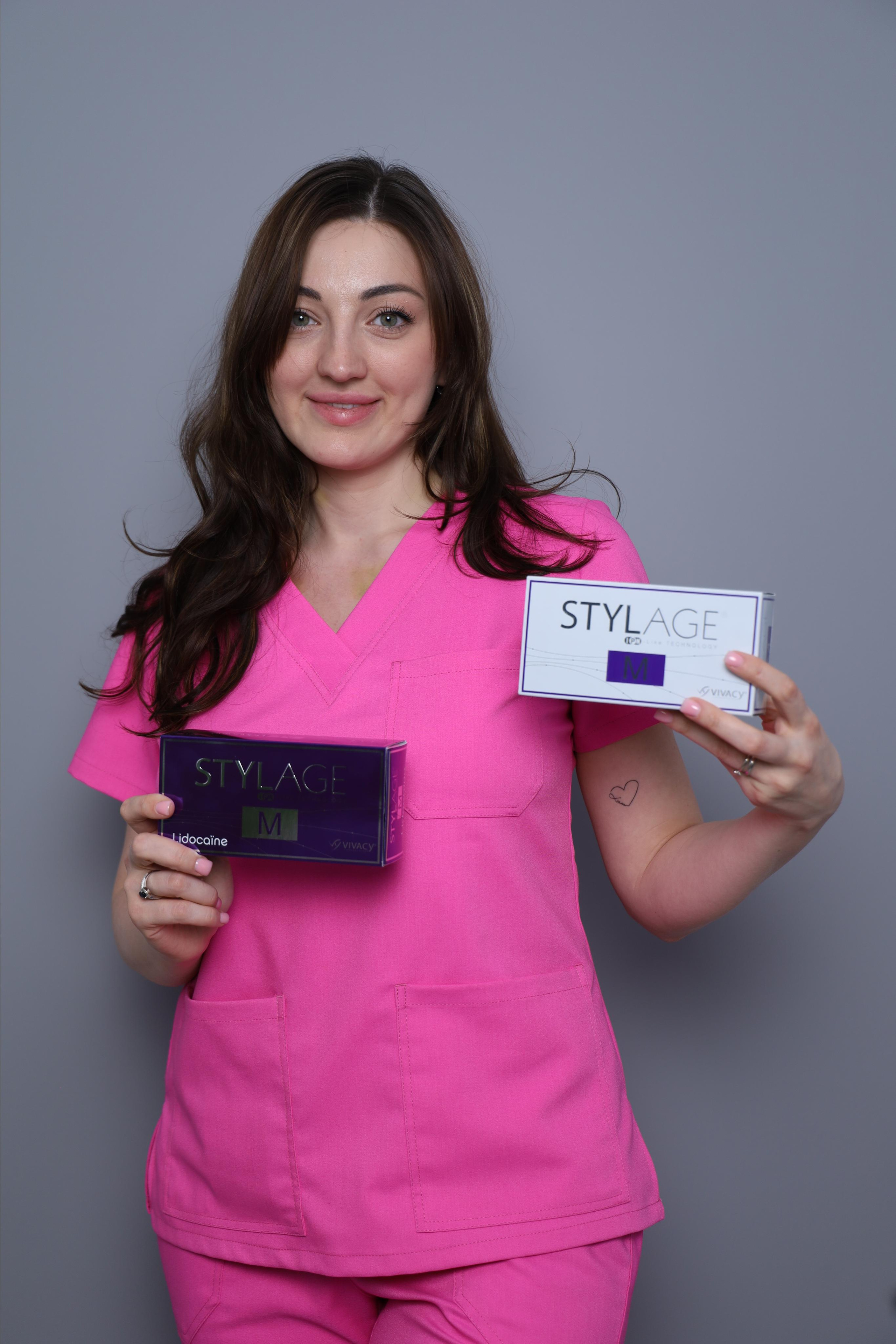 Косметолог Изабелла съемка для блога на рабочем месте. Photographer Victoria Romanova