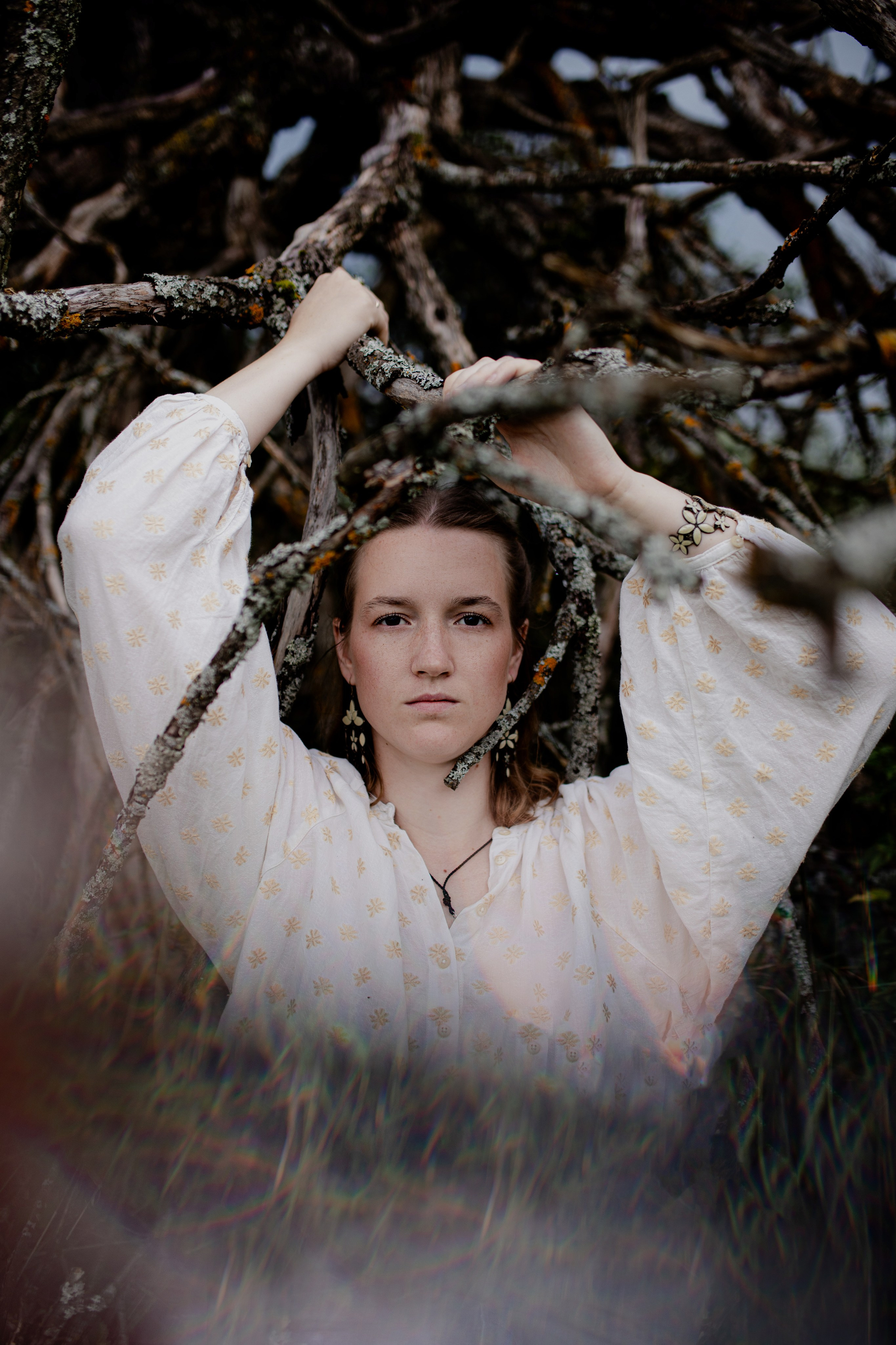 Дерево после грозы. Портретный фотограф Александра Птица. Снимаю истории о вас