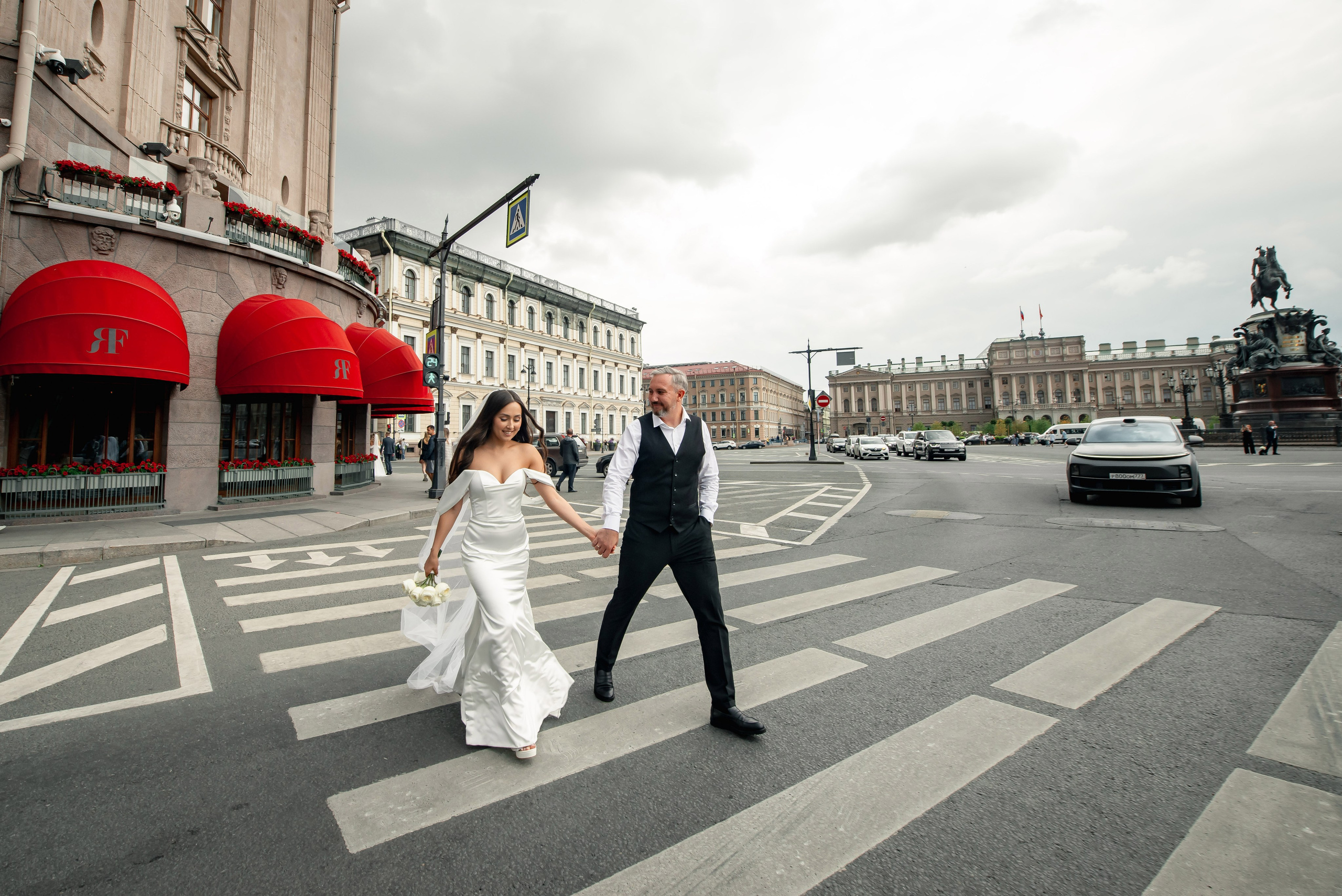 Классическая свадебная фотосессия Аины и Антона по самым красивым местам для свадебной прогулки в Санкт-Петербурге. Портретный, семейный и свадебный фотограф в Санкт-Петербурге и в Пушкине Ширяев Денис