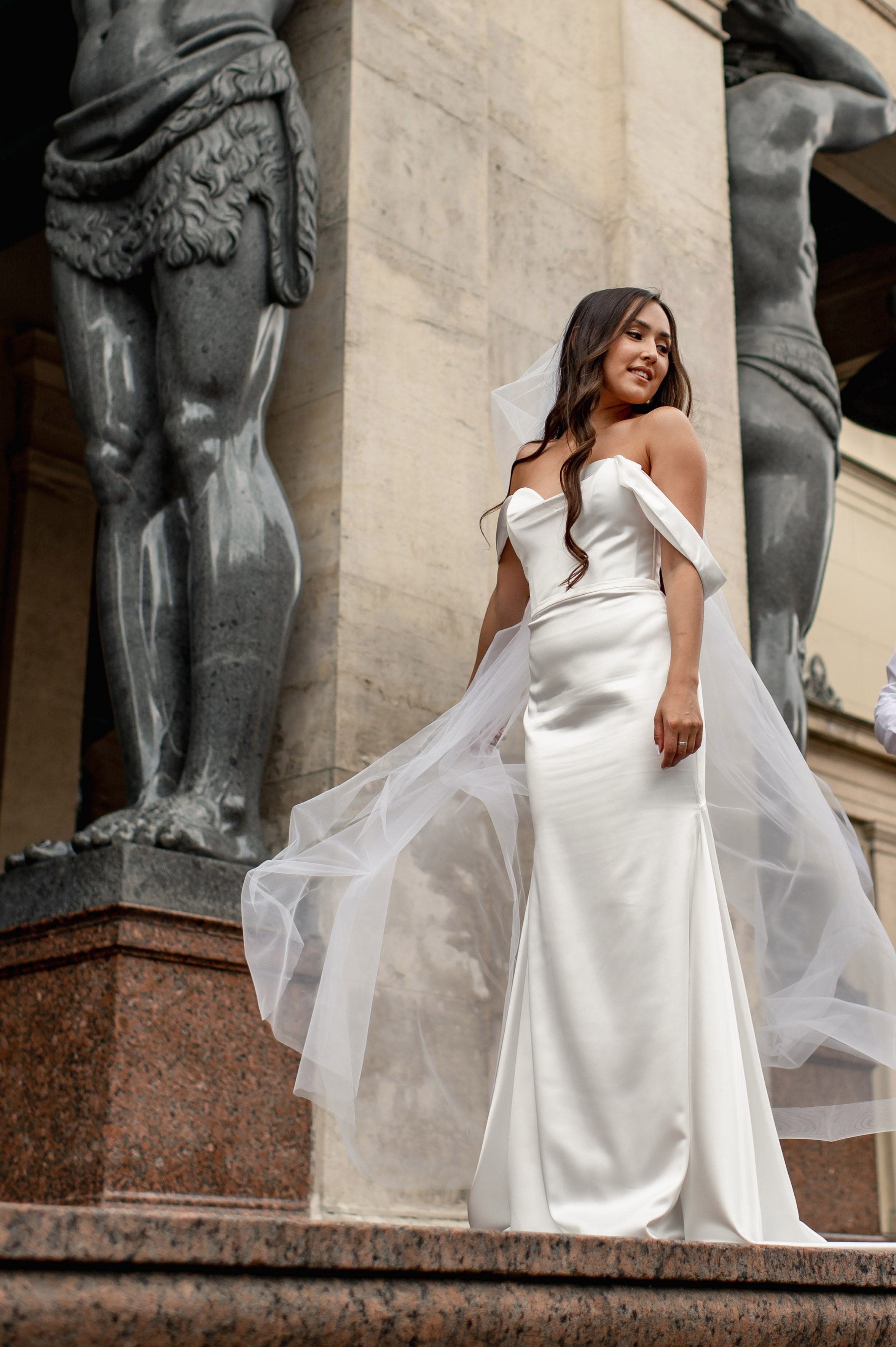 Классическая свадебная фотосессия Аины и Антона по самым красивым местам для свадебной прогулки в Санкт-Петербурге. Портретный, семейный и свадебный фотограф в Санкт-Петербурге и в Пушкине Ширяев Денис