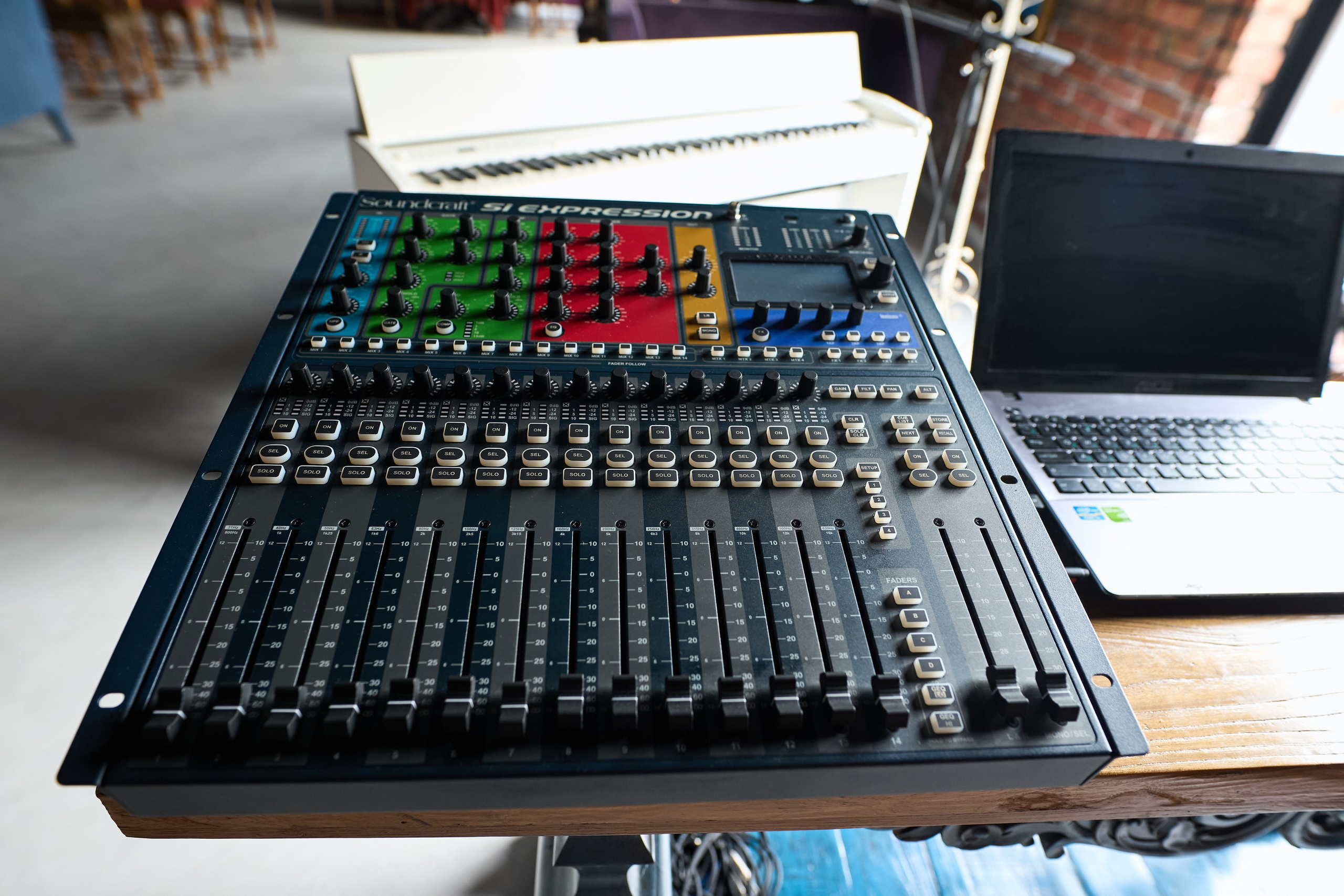 Интерьерная съемка здания продюсерского центра «Бикбау». Фотограф Олег Сотник