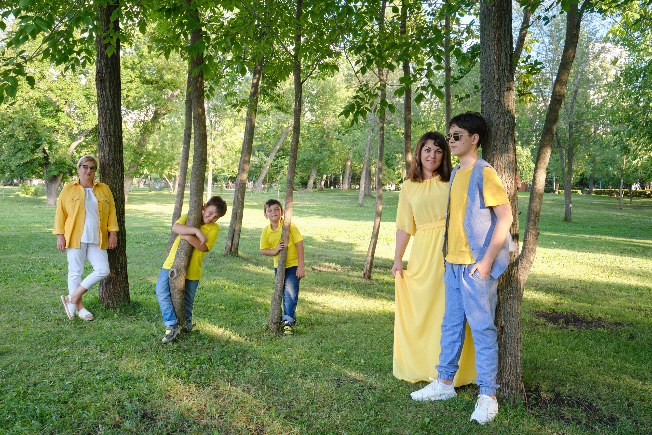 Летняя фотосессия на природе, в лесу, на улице. Семейная с детьми