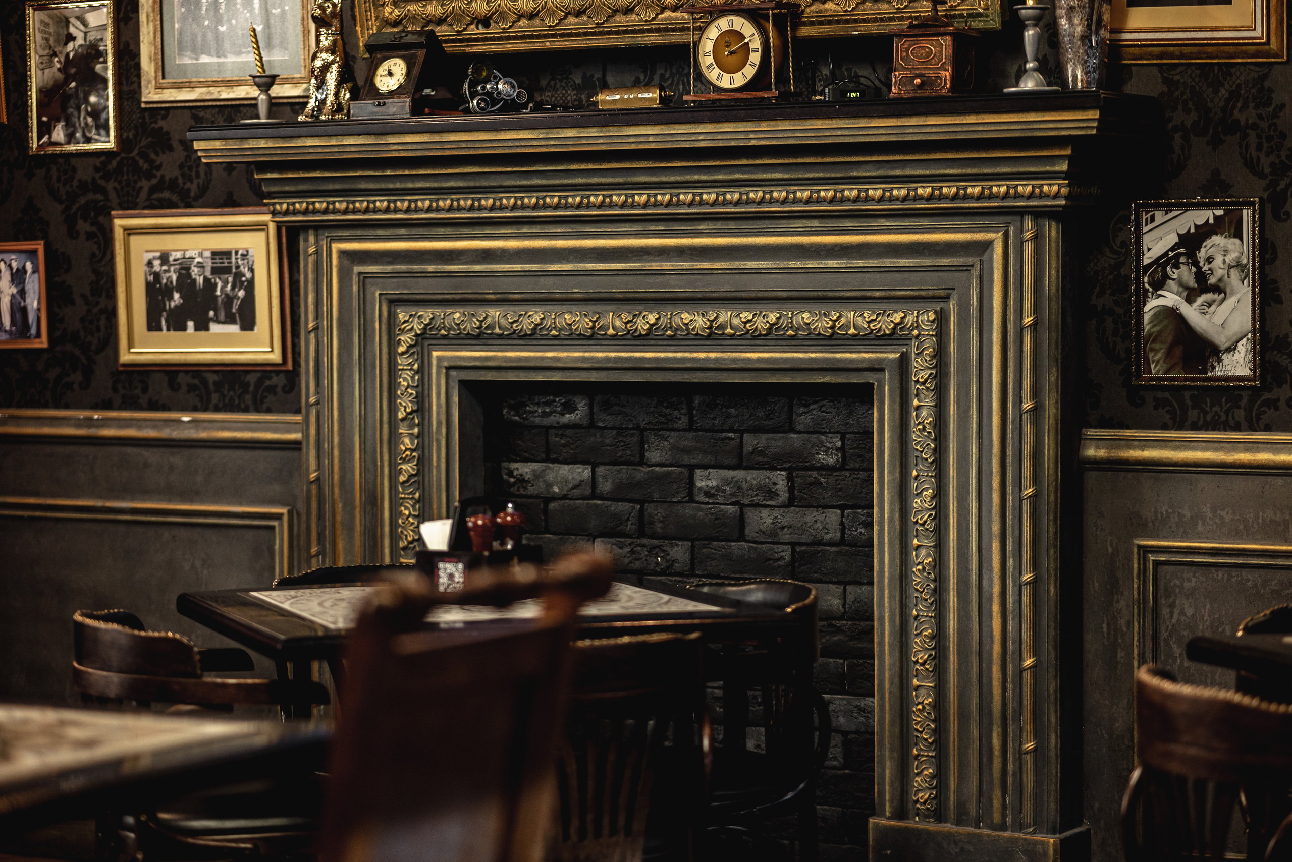 Фотосессия интерьера ресторана Cosa Nostra в Ялте. Фотограф интерьеров Фотосъемка рекламы в Ялте и по Крыму