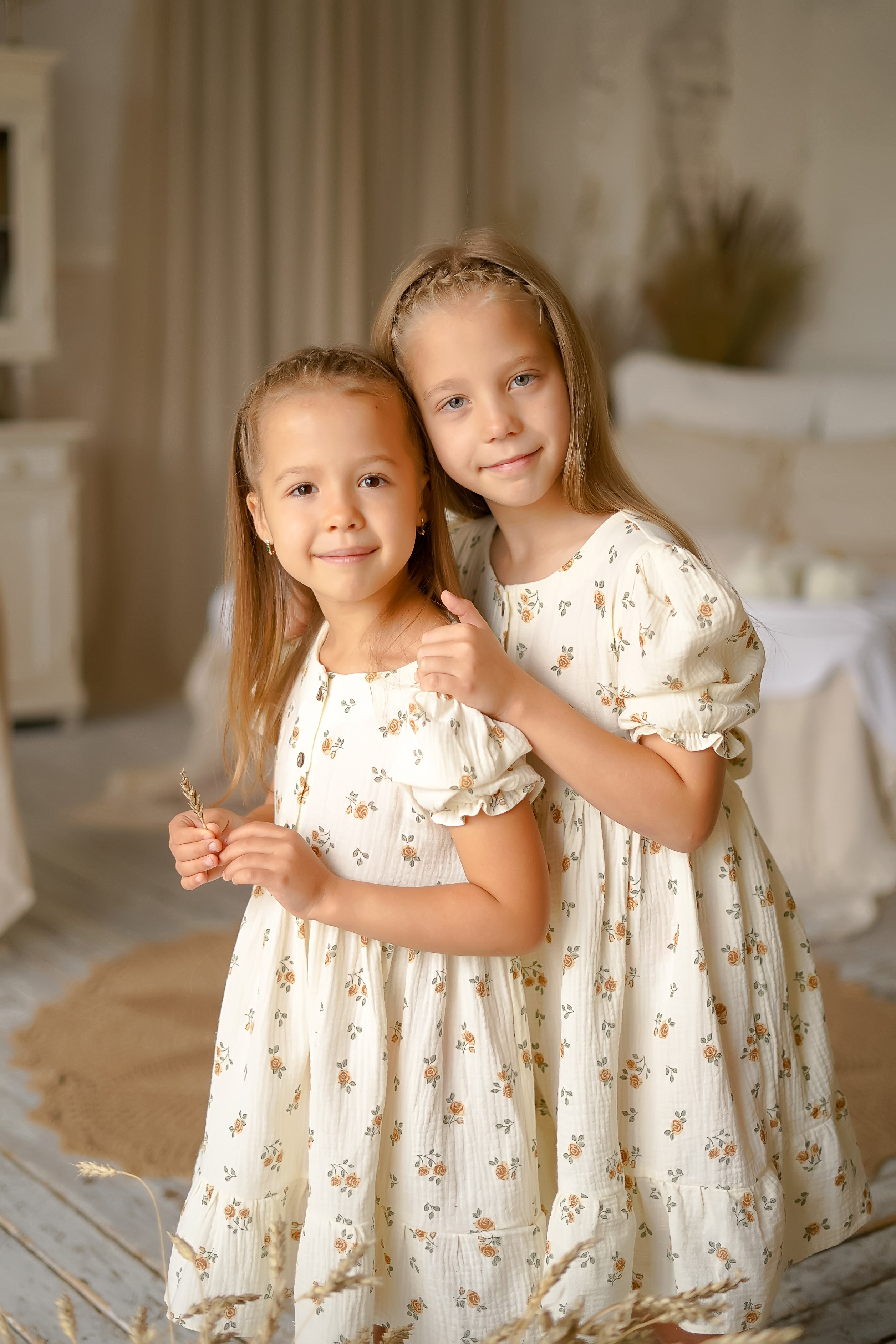 Девочки и ёжик. Фотограф Татьяна Митрофанова