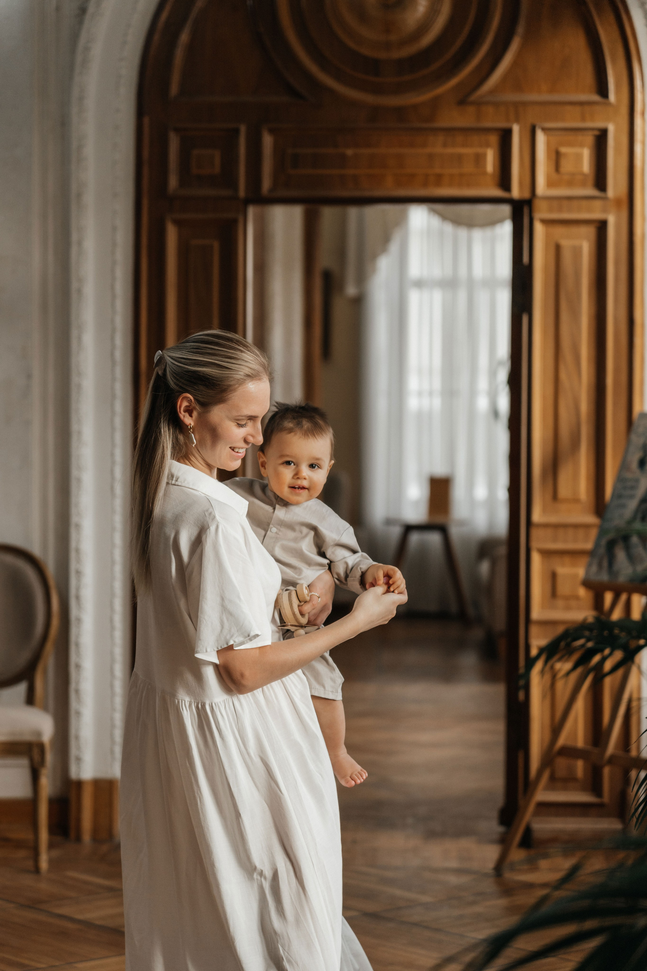 Маленькие ножки в читальне им. Пушкина. Ваш фотограф Вика Артемова