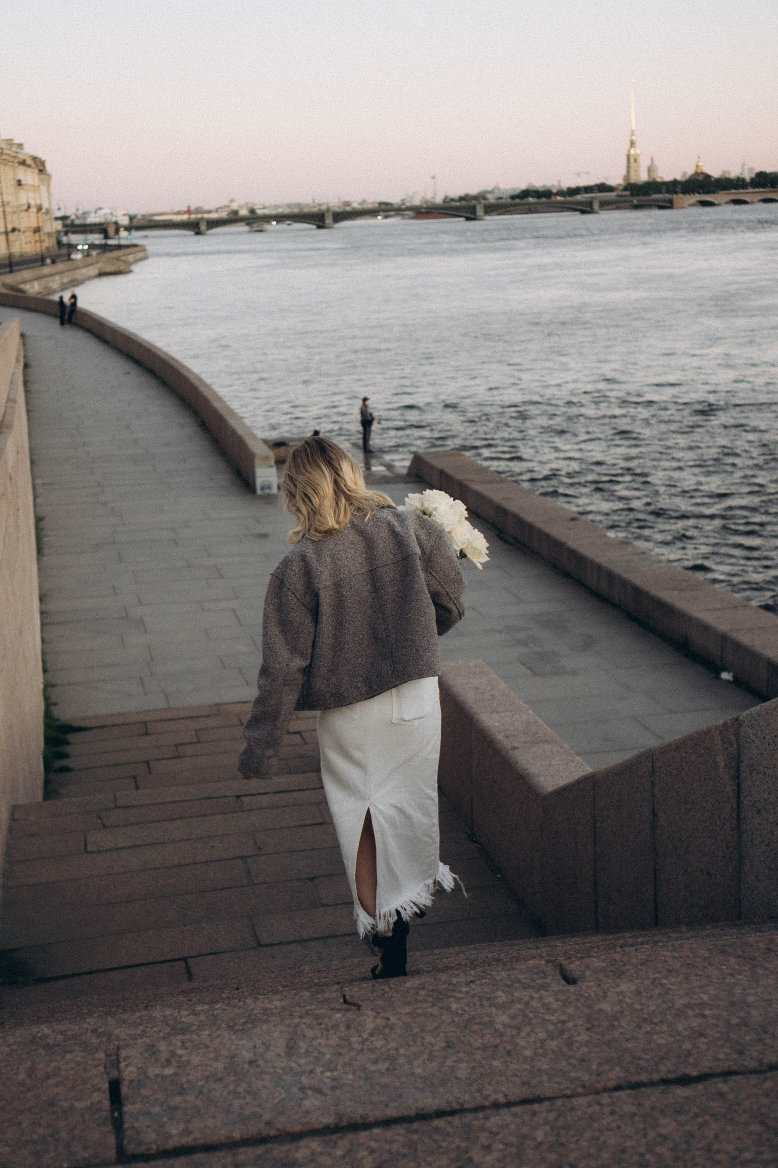 ПРОГУЛКА ПО ГОРОДУ В БЕЛЫЕ НОЧИ (другой вариант). Профессиональный фотограф, Санкт-Петербург — Виктория Богомолова