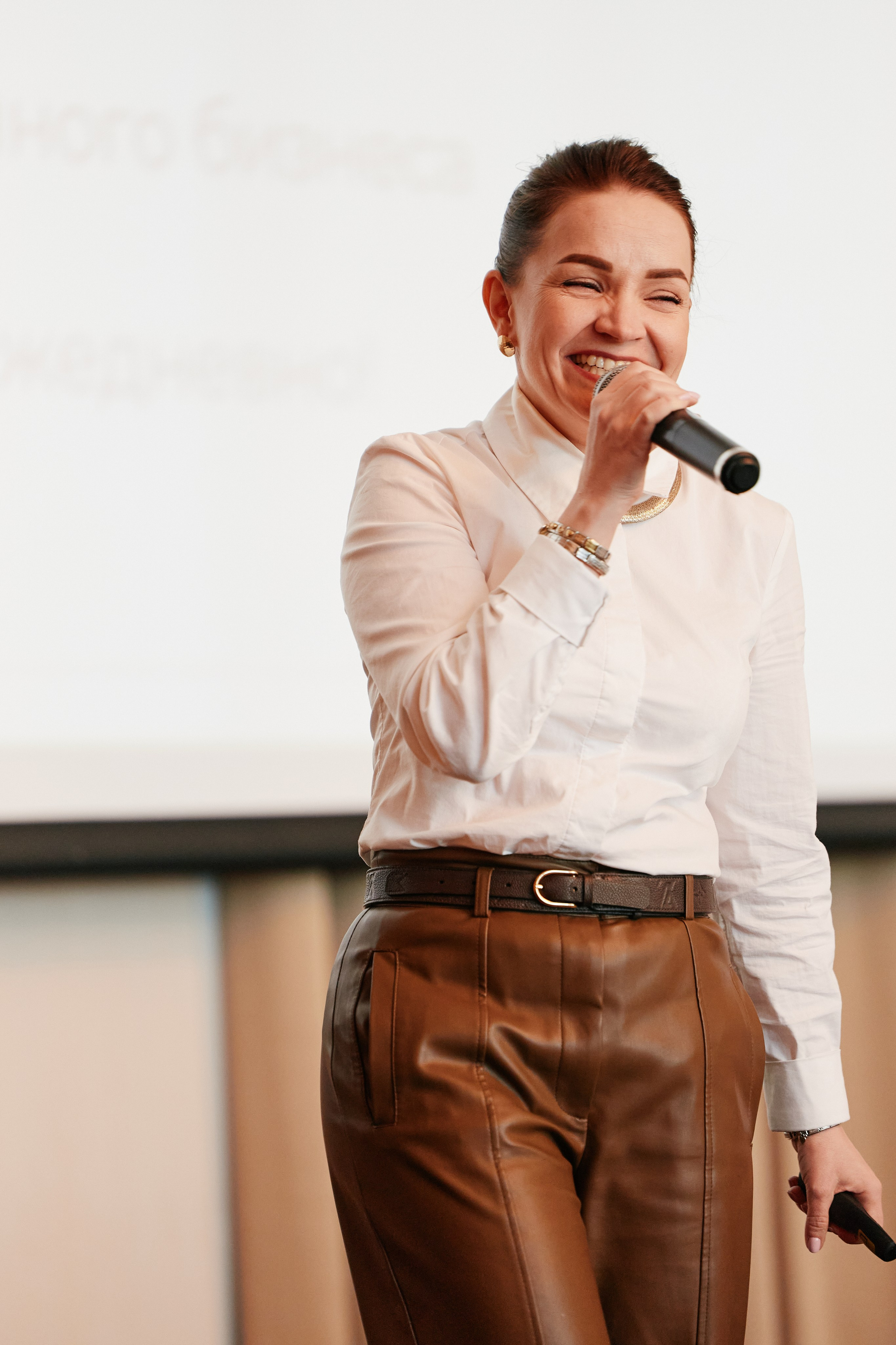 Форум Бизнес-тренды 2025 в Marriott Hotel 28.04. Свадебный репортажный фотограф краснодар максим дремов дрёмов фотосессия студия цена