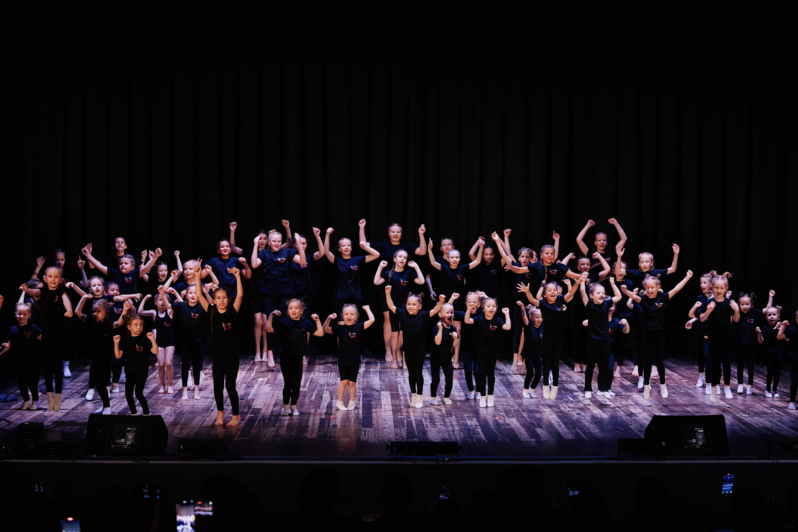 Концерт танцевальной студии Фиеста 08.06. Свадебный репортажный фотограф краснодар максим дремов дрёмов фотосессия студия цена
