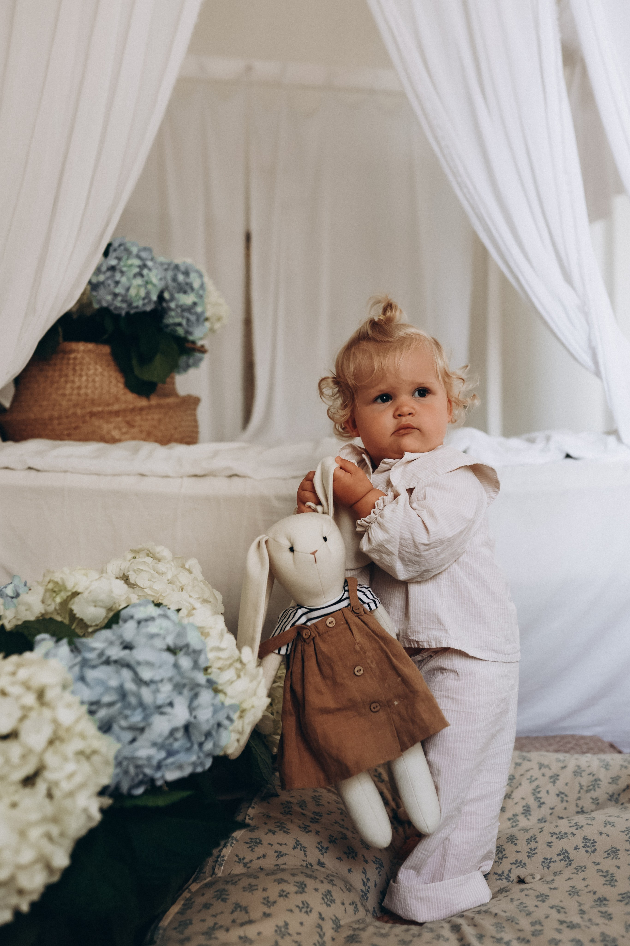 Ева и гортензии. Елена Гореликова фотограф в Москве