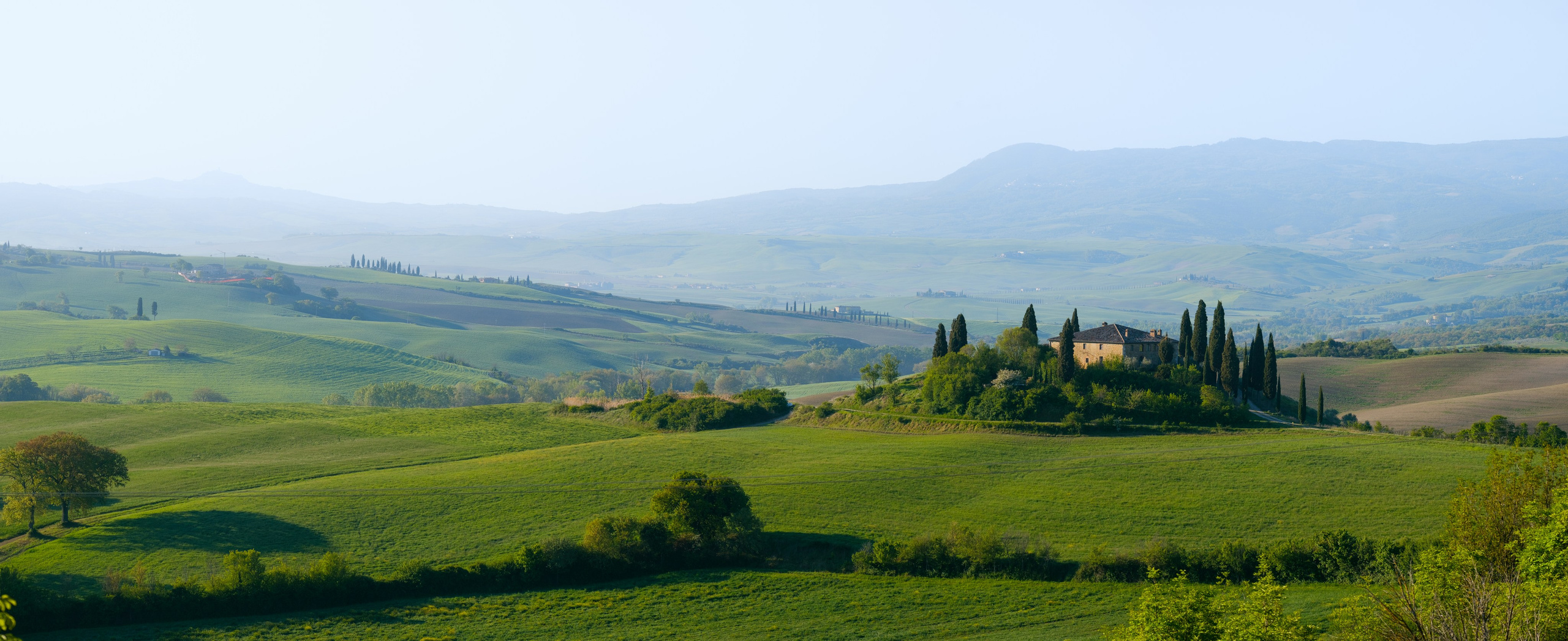Фотографии для интерьера. Oleg Samoilov is a documentary photographer for brands that value an honest story