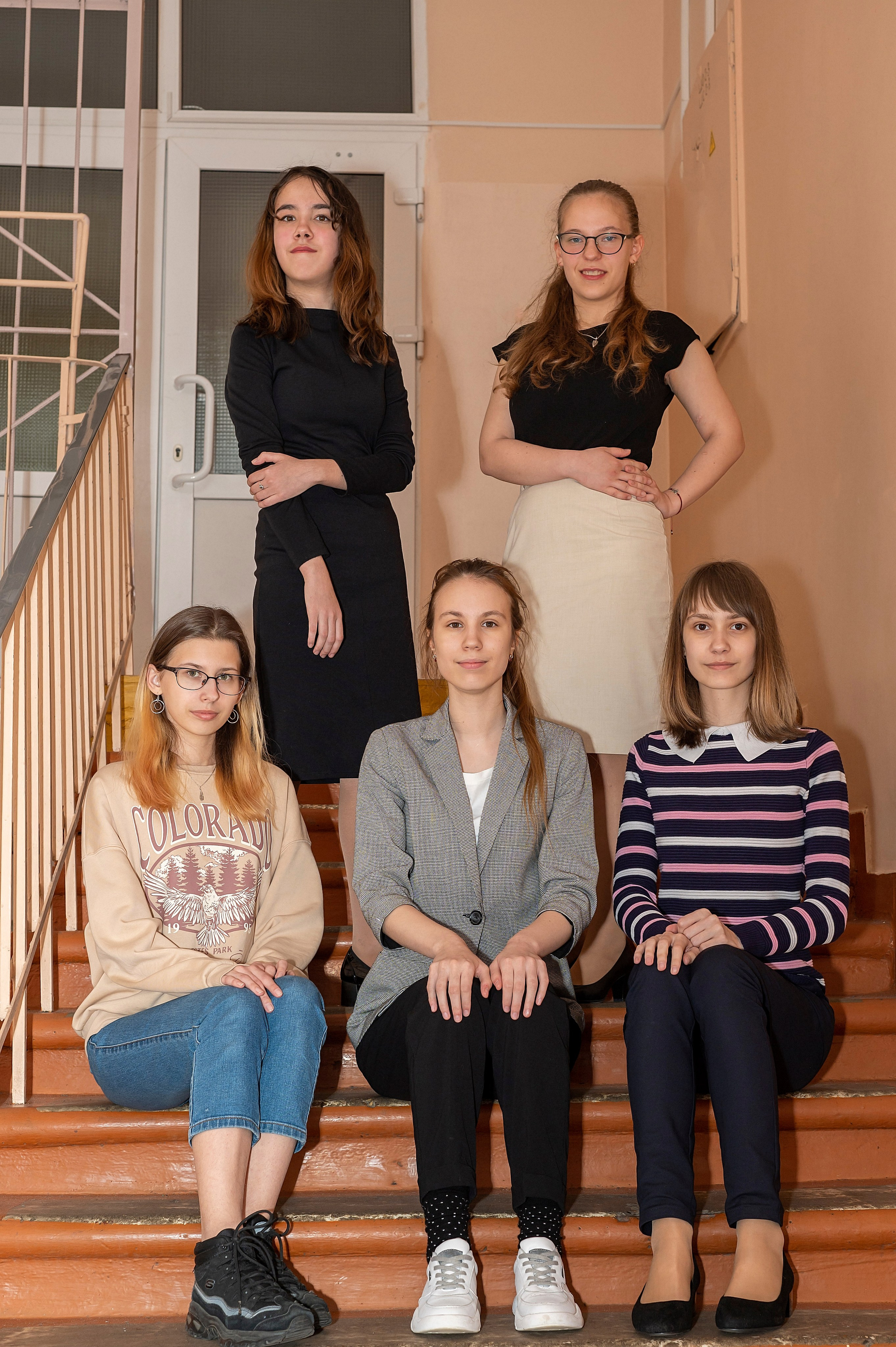 Фотосессия в классе и на территории школы. 9-И класс школа 1413. Детский и семейный фотограф г. Москва Оксана Катаджи