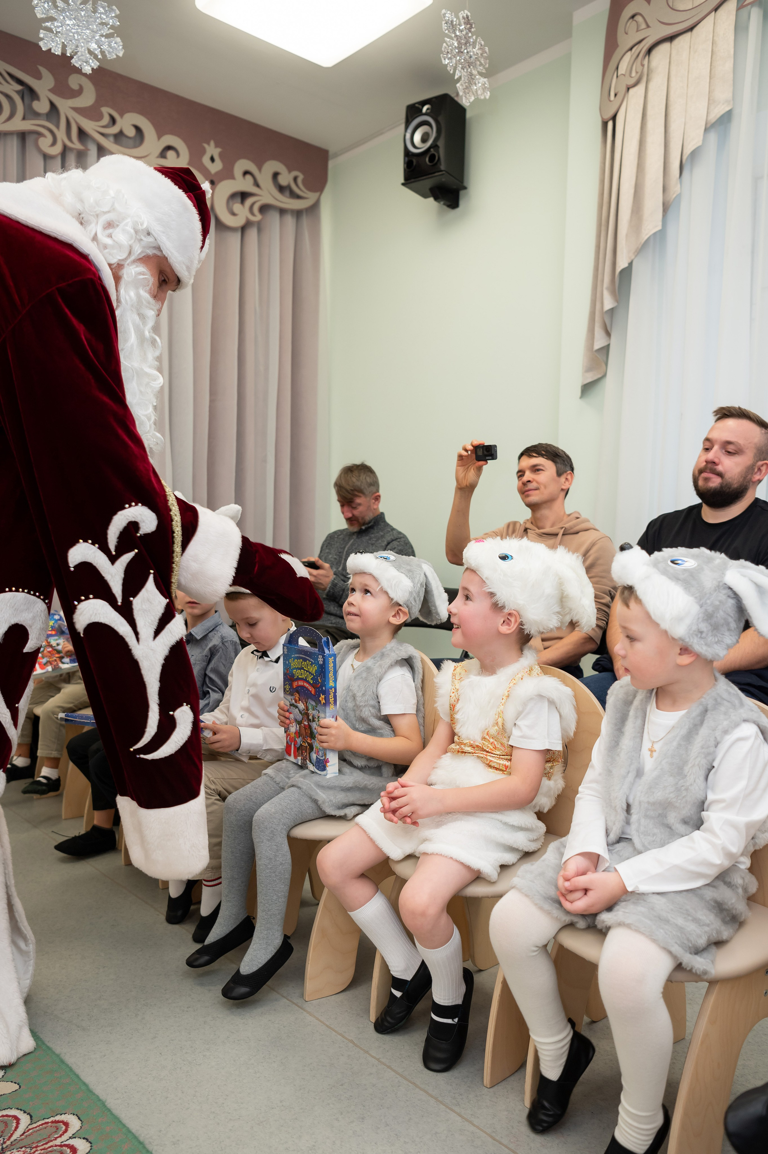 Новогодний утренник в детском саду. Детский и семейный фотограф г. Москва Оксана Катаджи