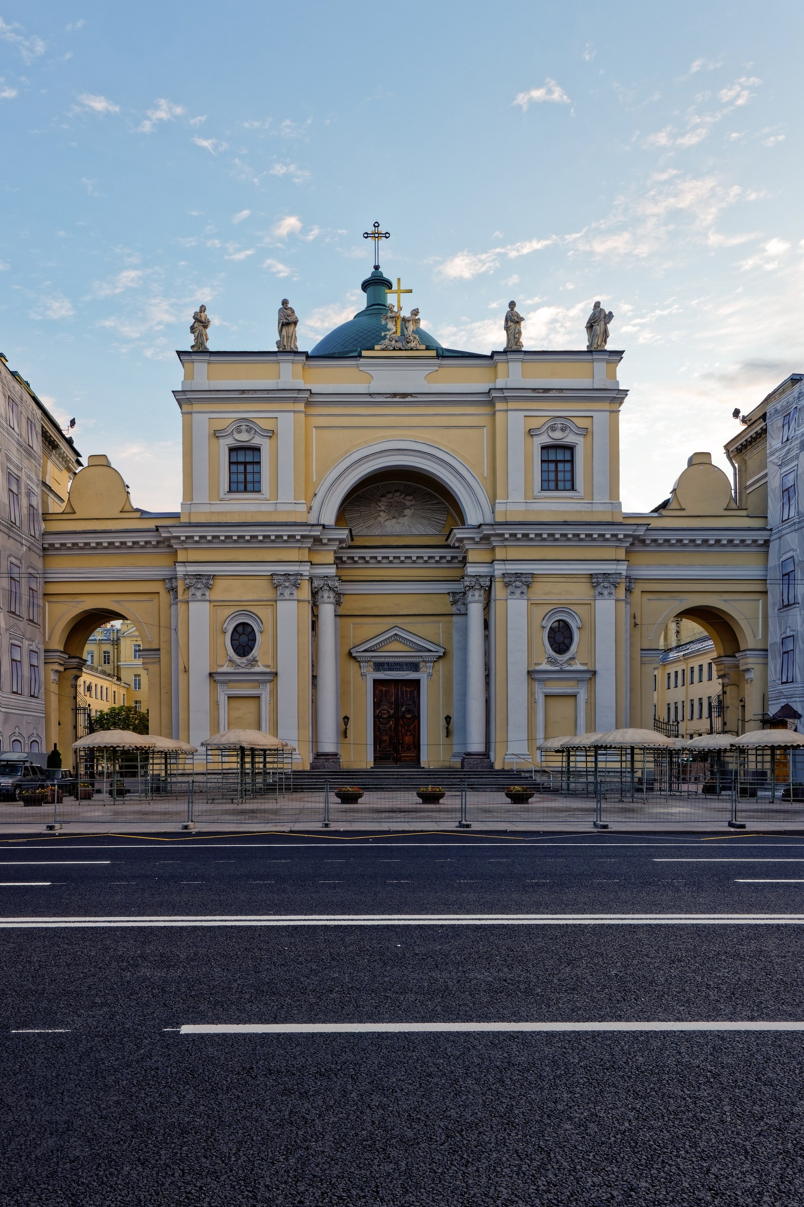 Санкт-Петербург, Невский проспект, дом 32. Римско-католический собор Святой Екатерины (Базилика Святой Екатерины Александрийской), 1766 год. Архитектор Жан Батист, Валлен-Деламот. 1783 - Антонио Ринальди. ОКНРЗ 781420109600006.