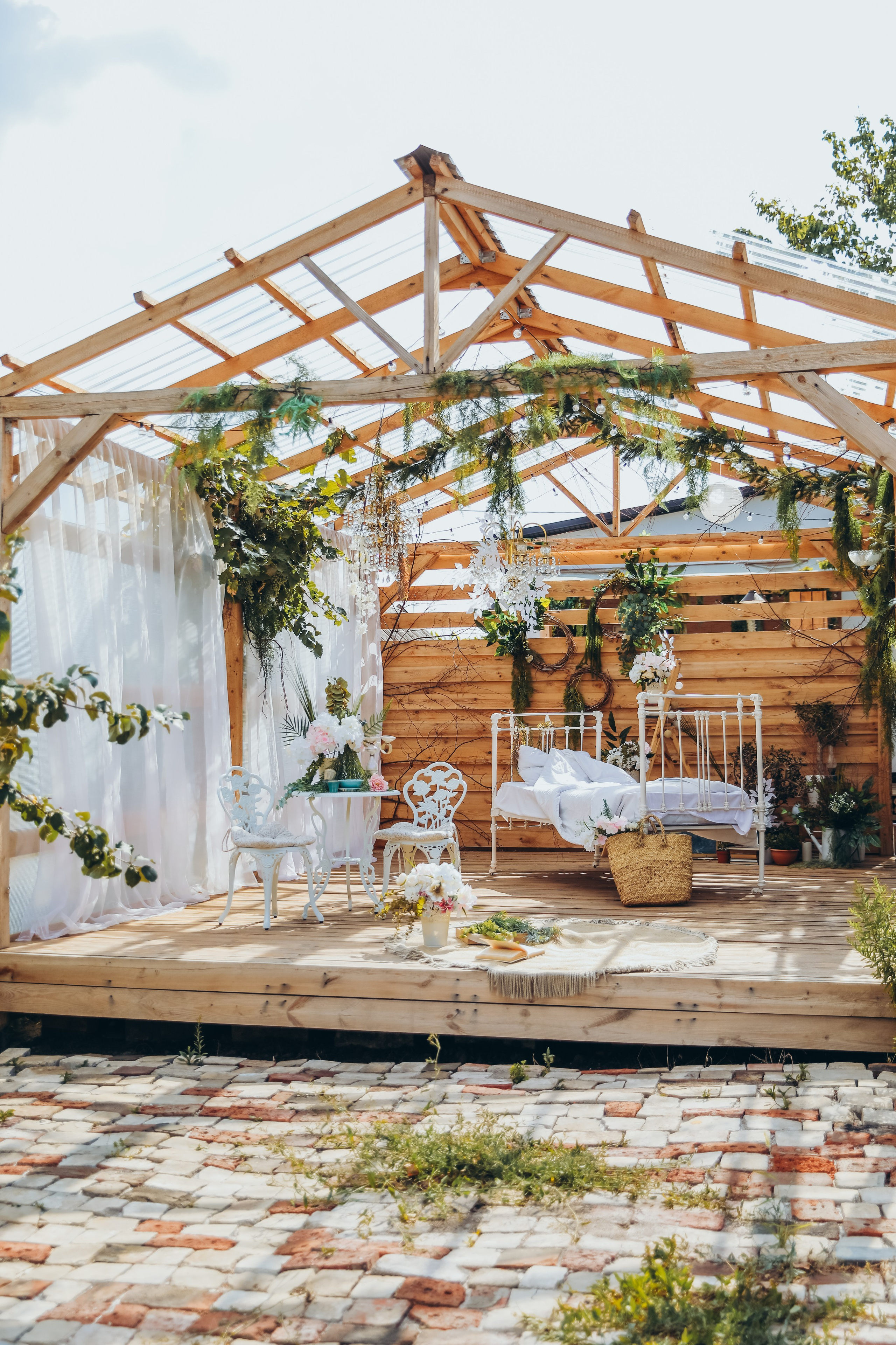 Уличная локация «Лесной дом». Фотостудия в Мариуполе «Берлога»