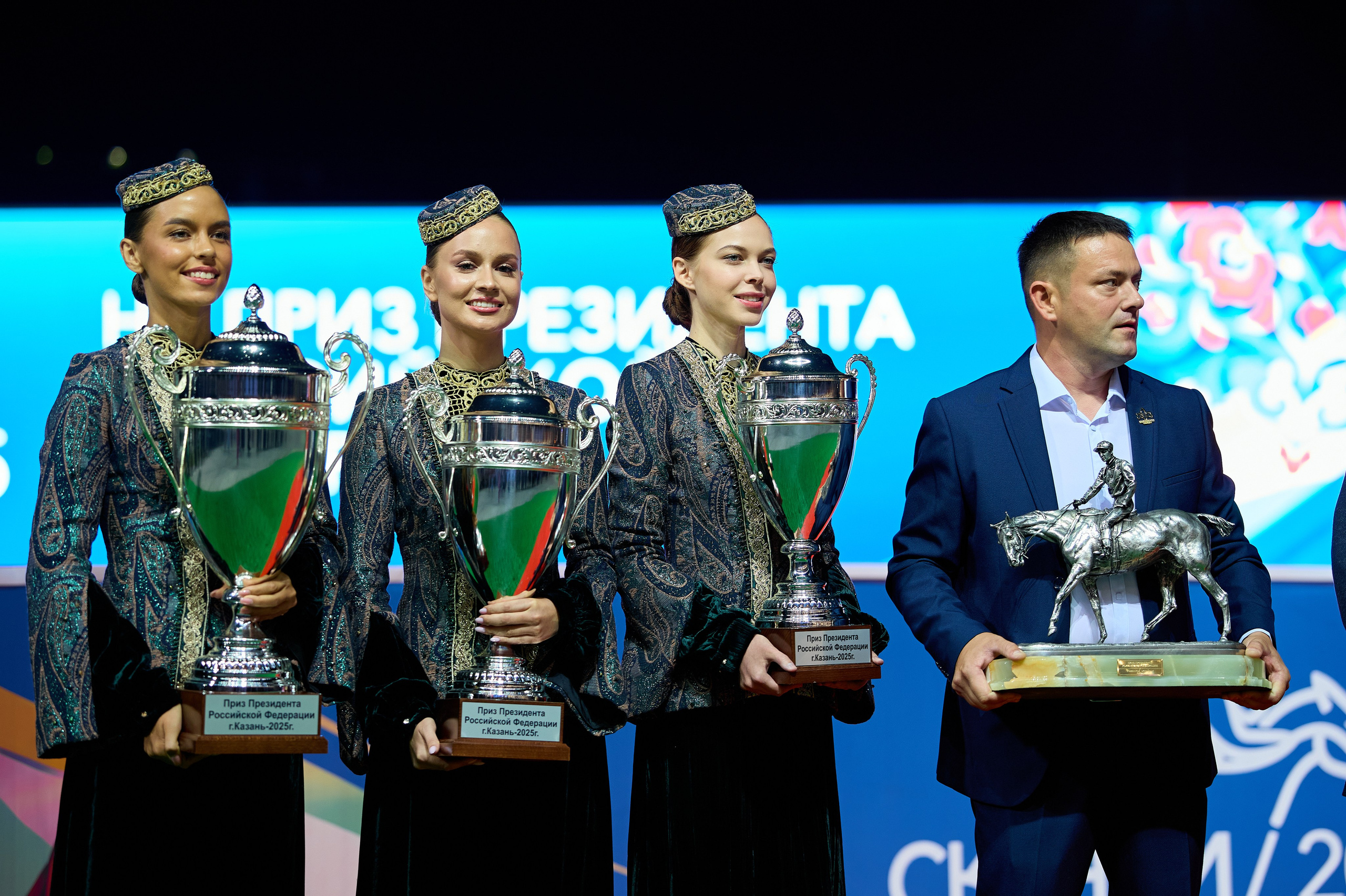 Казанский Ипподром. Соревнования. Мое имя Раиль. Я репортажный фотограф в Казани, так же мой любимый жанр — свадебный фотограф