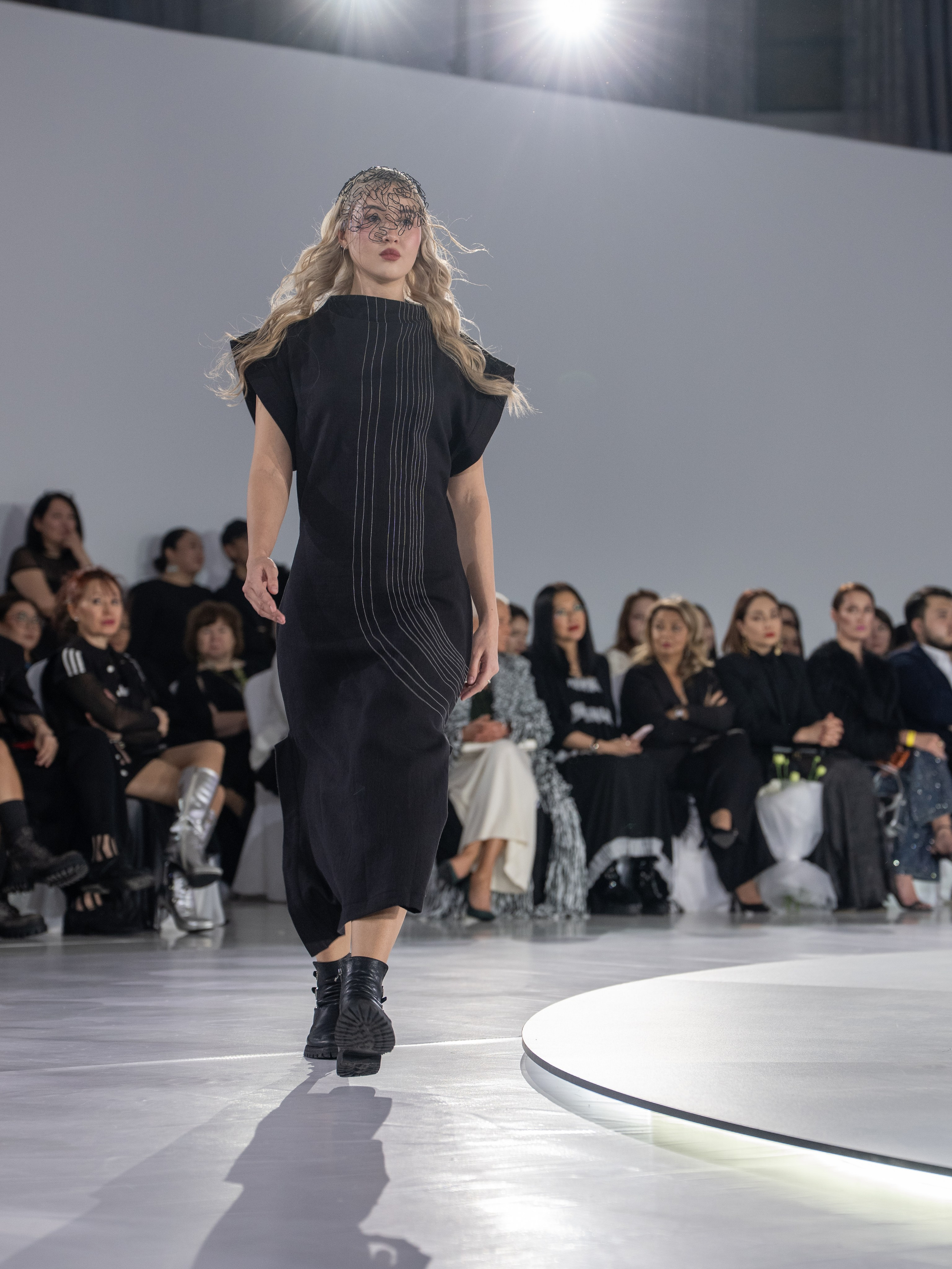 Дизайнер Zalkar. Сайт Алматинского НЮ АРТ, будуар и фэшн фотографа Дениса Карпенко