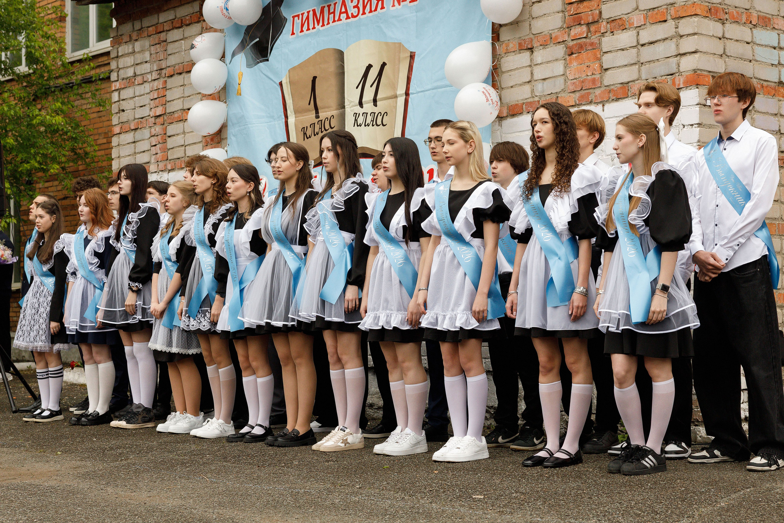 Последний звонок Гимназия Артем. Photoalbum-vl.ru