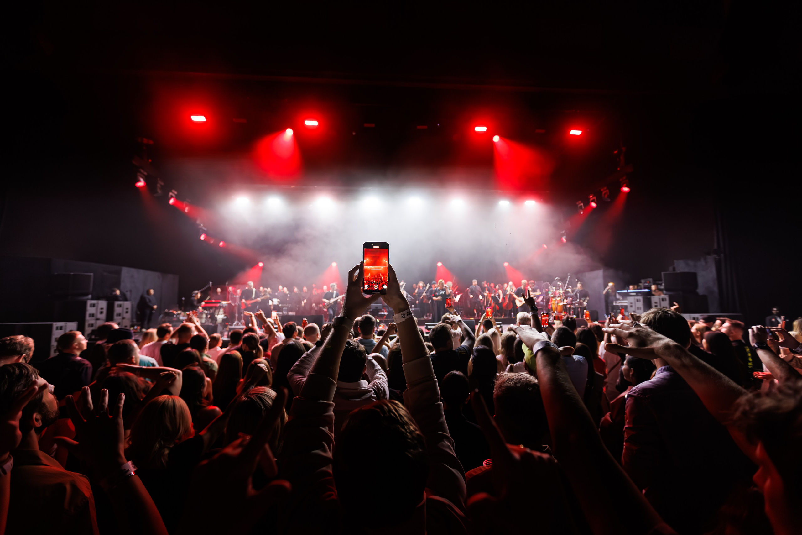 Concert Photography in Dubai — Anton Belyaev Live Performance. Evgen Yatsenko — Photographer in Dubai