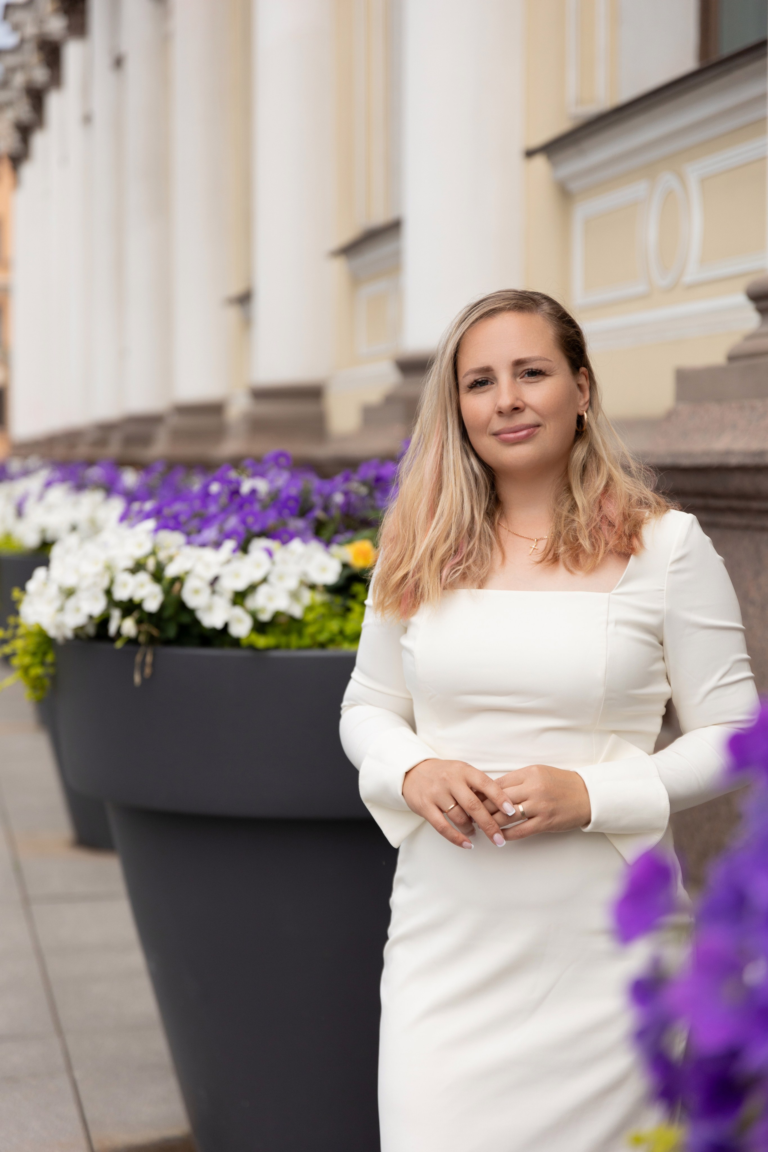 Фотопрогулка в центре с букетом красных роз. Семейный и свадебный фотограф в Санкт-Петербурге Татьяна Швыкова