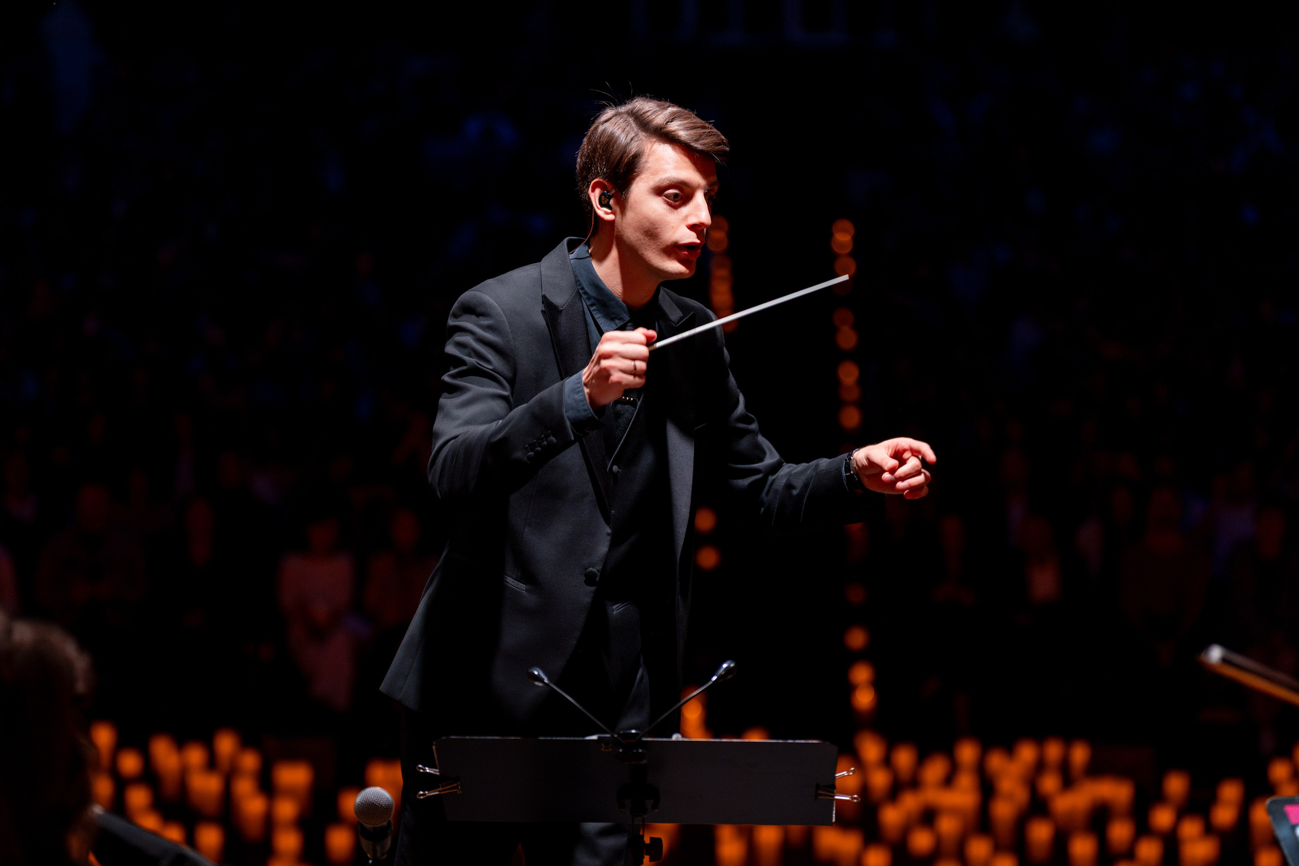 Симфонический оркестр Lumisfera при свечах. Фотограф Никита Комаров