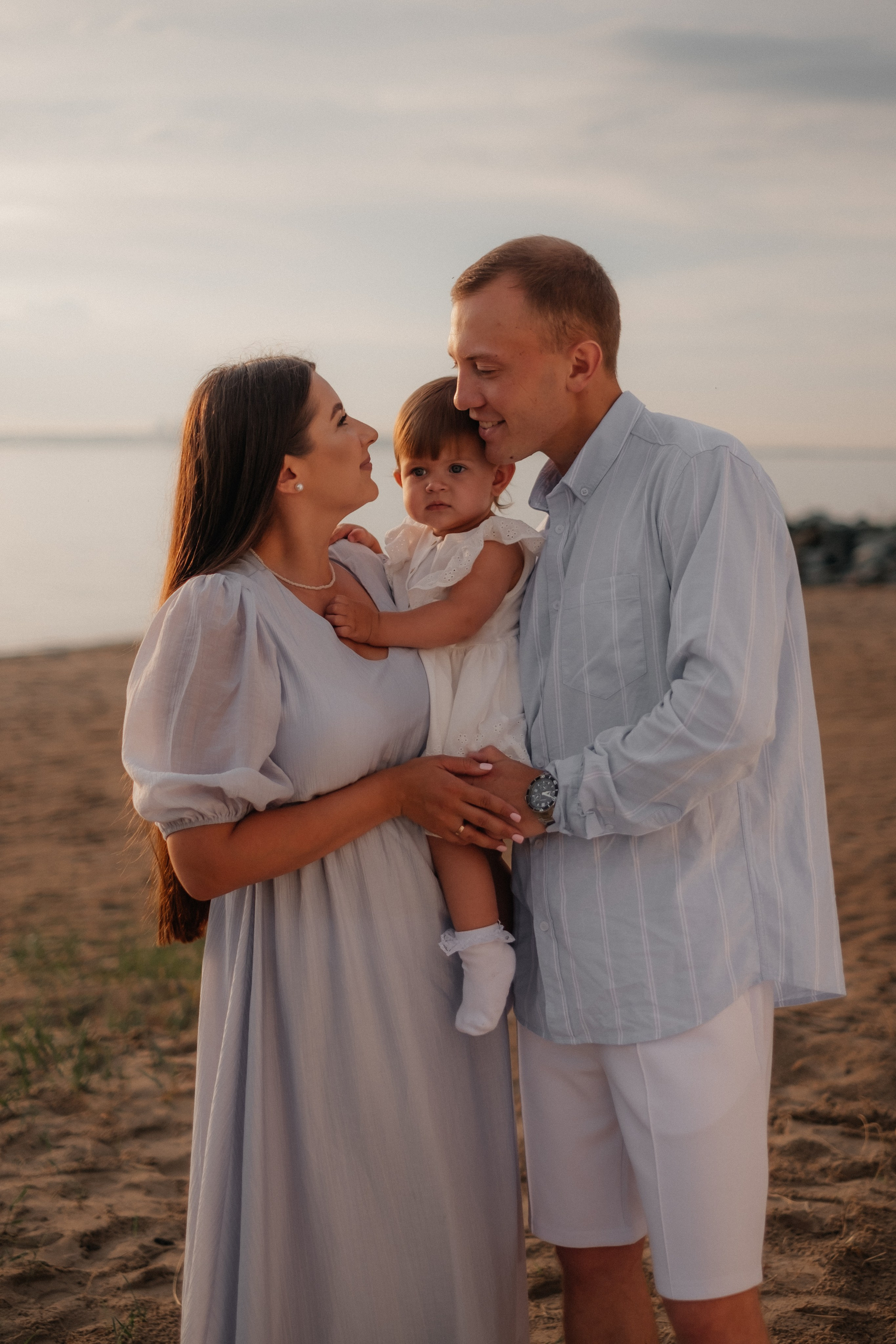 Алина, Ярослав и Тая на берегу. Фотограф в Новосибирске Диана Ильиных