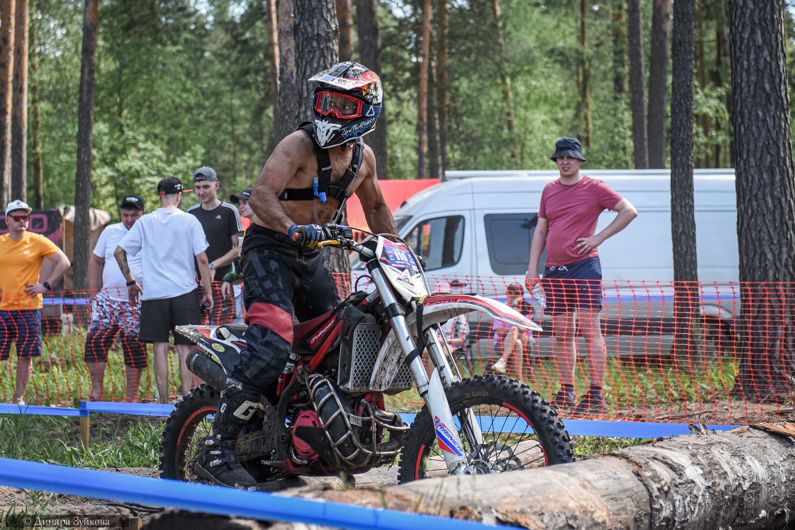 В поиске зацепа. Мотофотограф в Нижнем Новгороде Динара Зуйкова