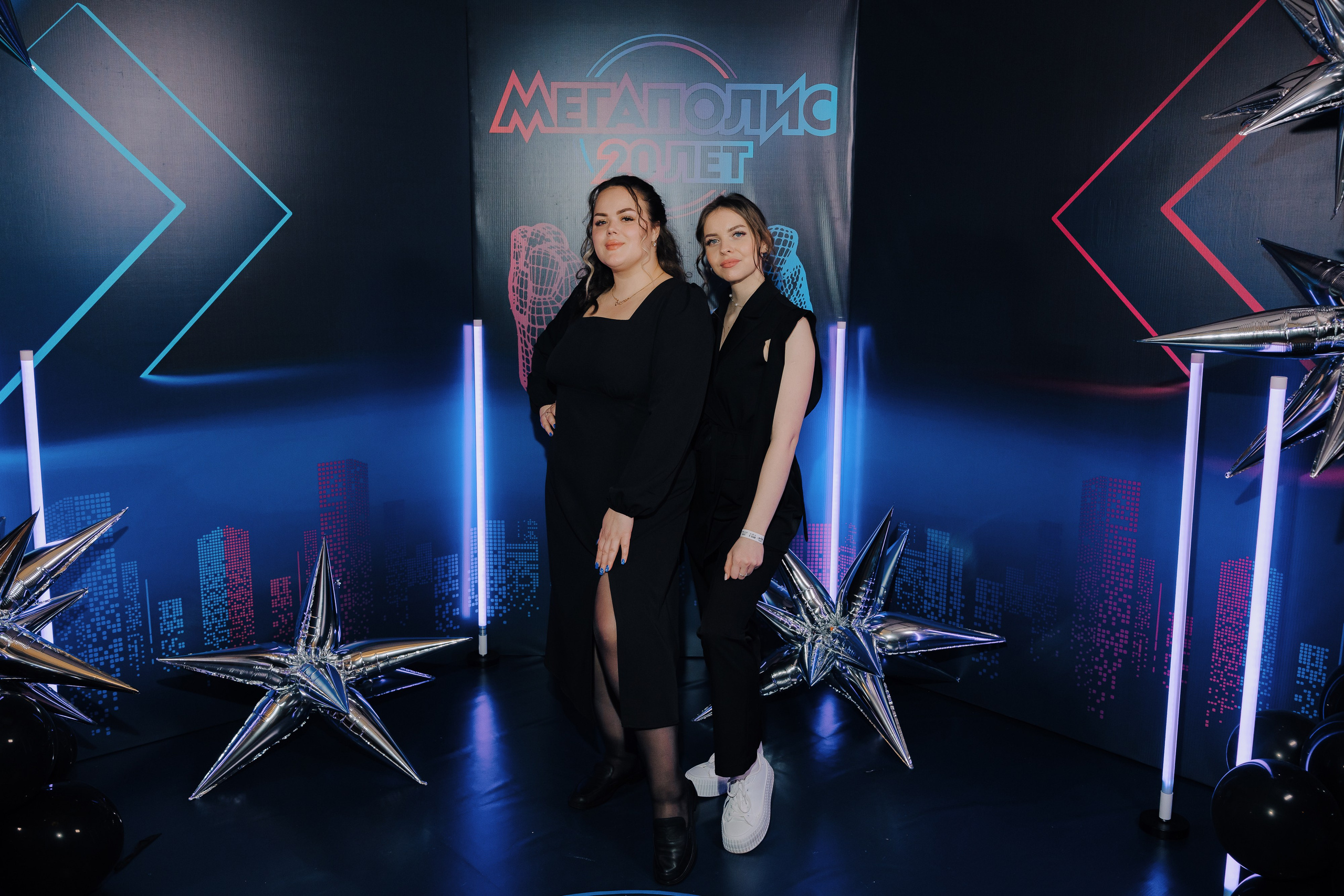 20 ЛЕТ МЕГАПОЛИС ЧЕЛЯБИНСК ХЕДЛАЙНЕР ЕЛКА. Репортажный фотограф Зуев Роман г. Челябинск