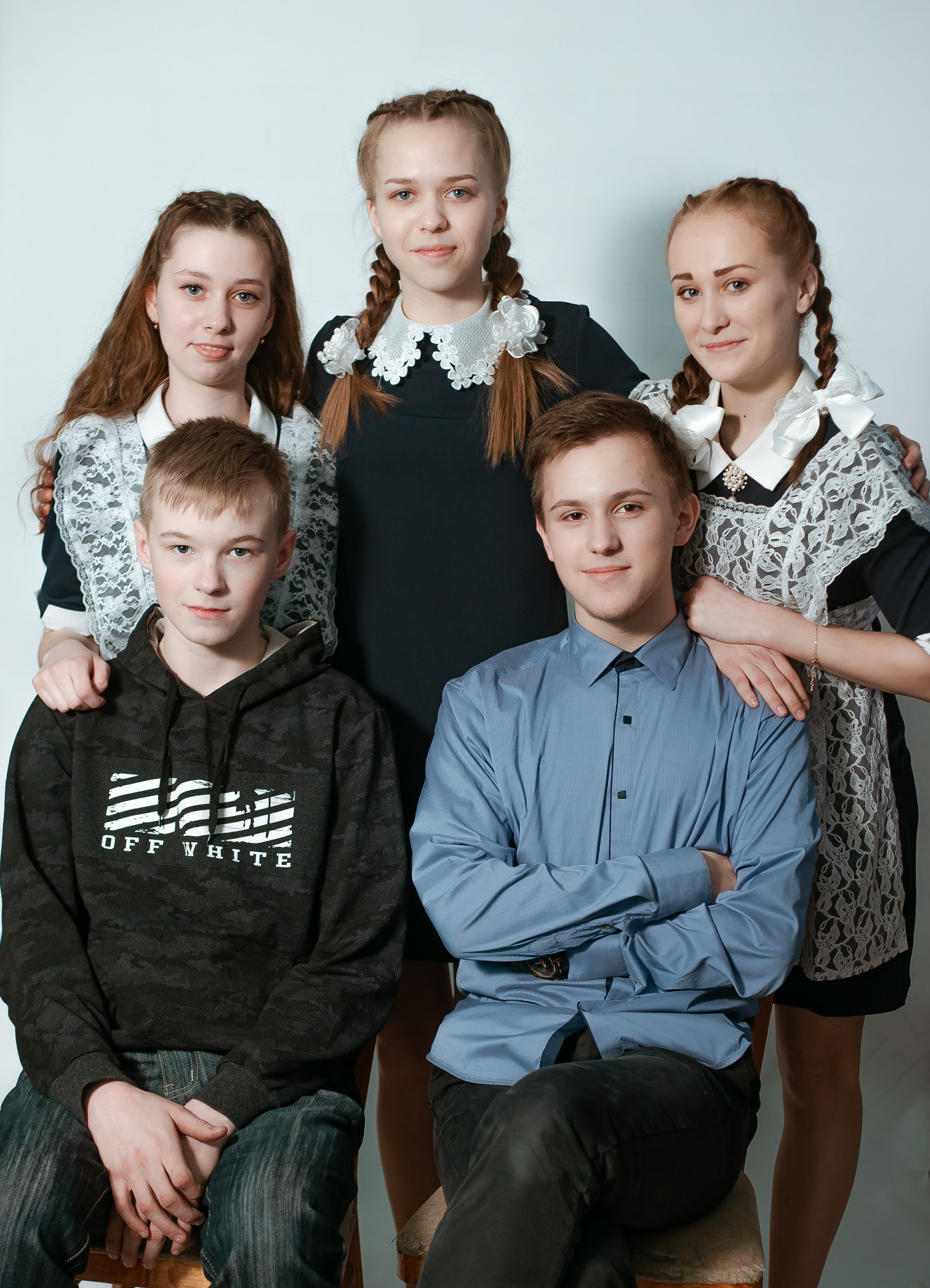 Средняя школа, 9 класс. Студия выпускных альбомов Остров