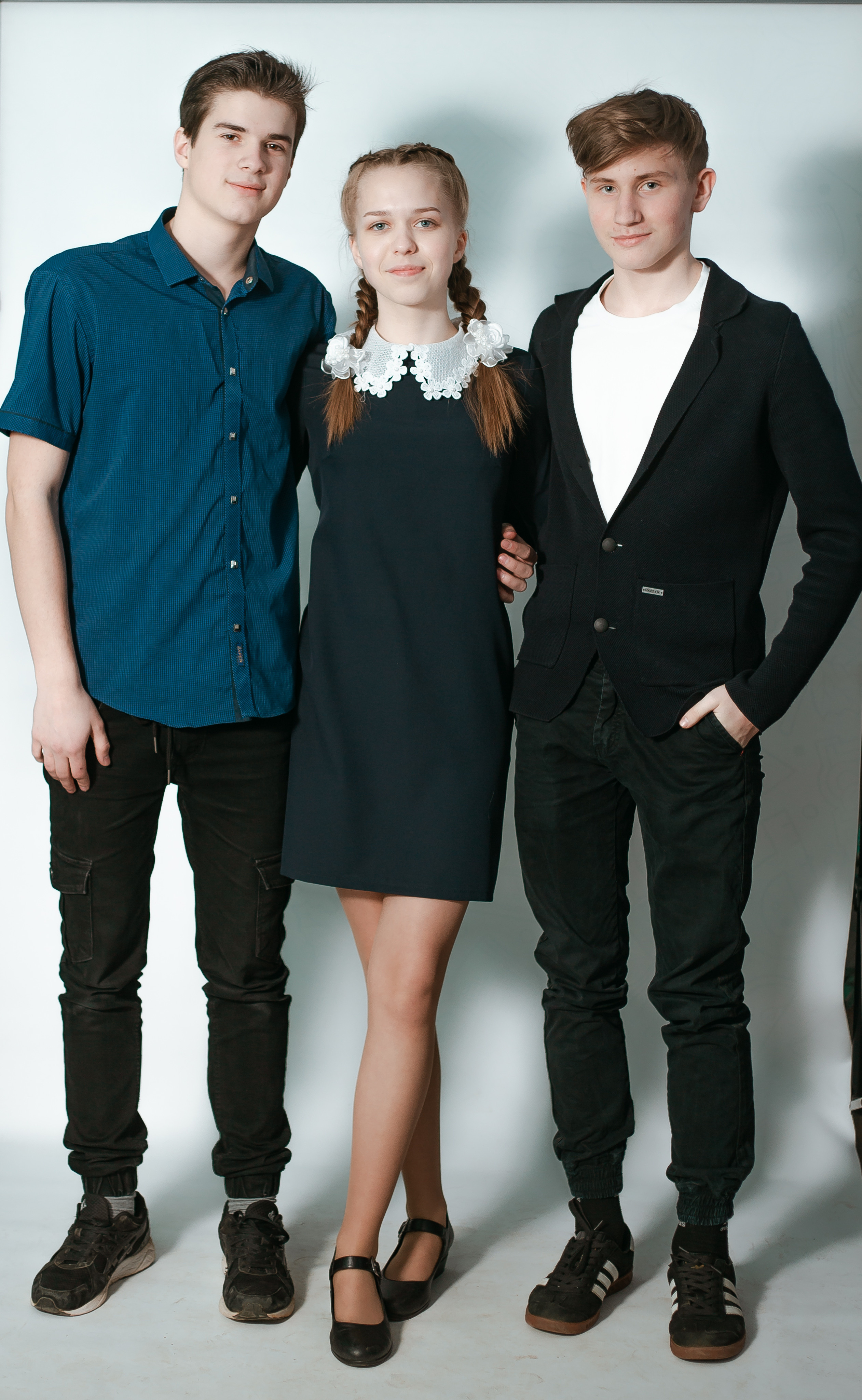 Средняя школа, 9 класс. Студия выпускных альбомов Остров